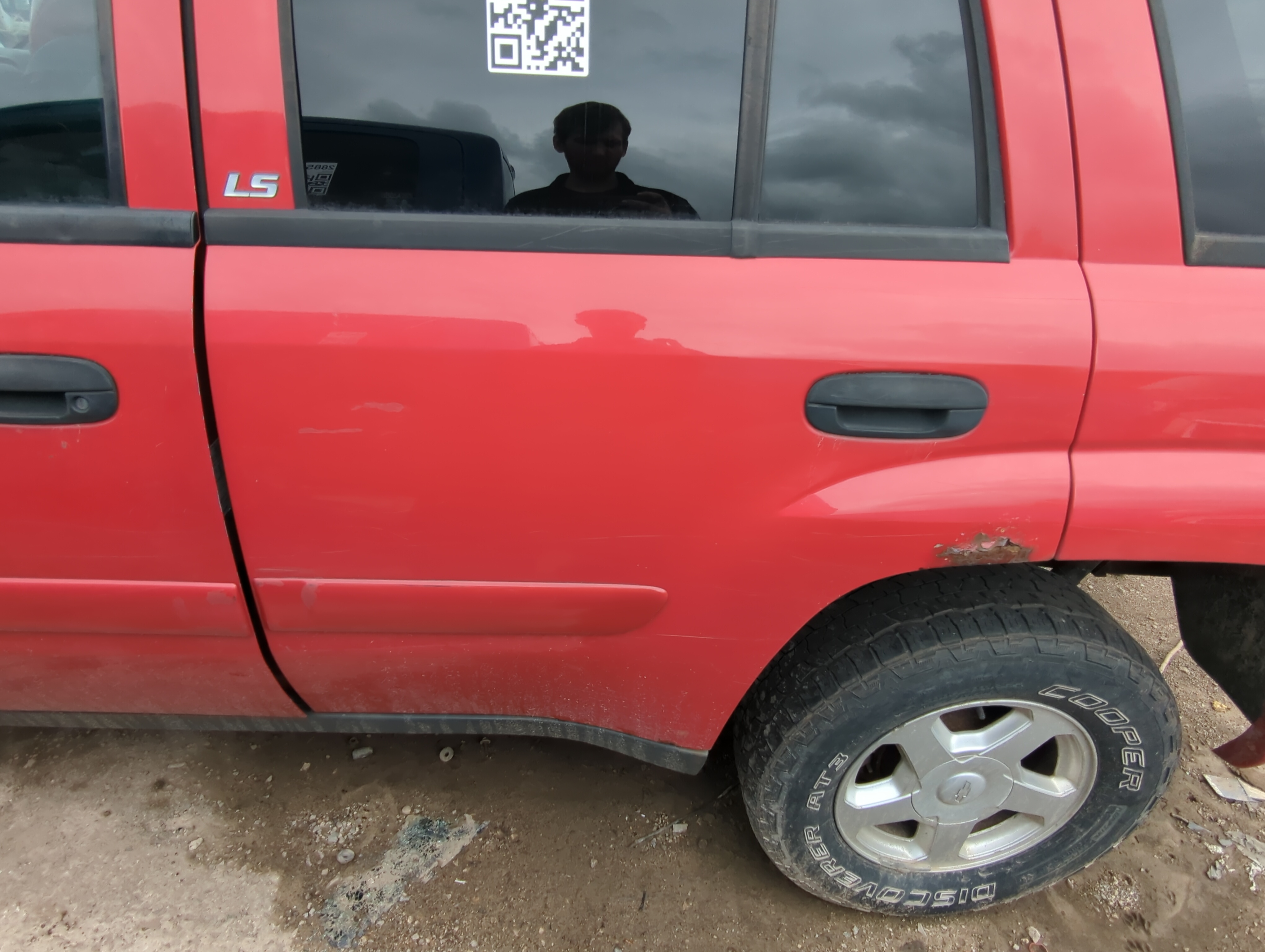 Picture of 2002-2004 Chevrolet Trailblazer Driver Rear Door Oem 1084357