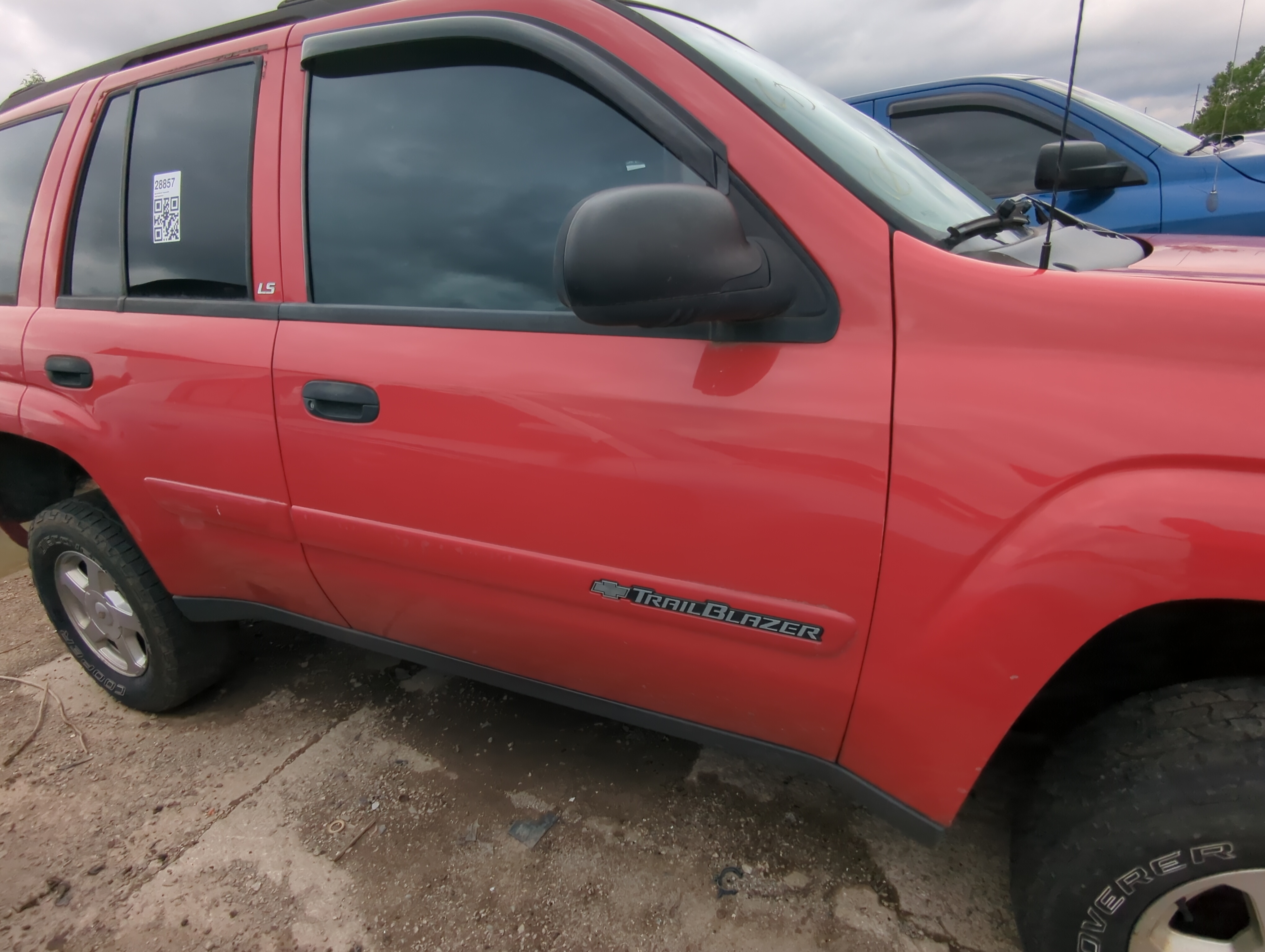 Picture of 2002-2004 Chevrolet Trailblazer Passenger Front Door Oem 1084454