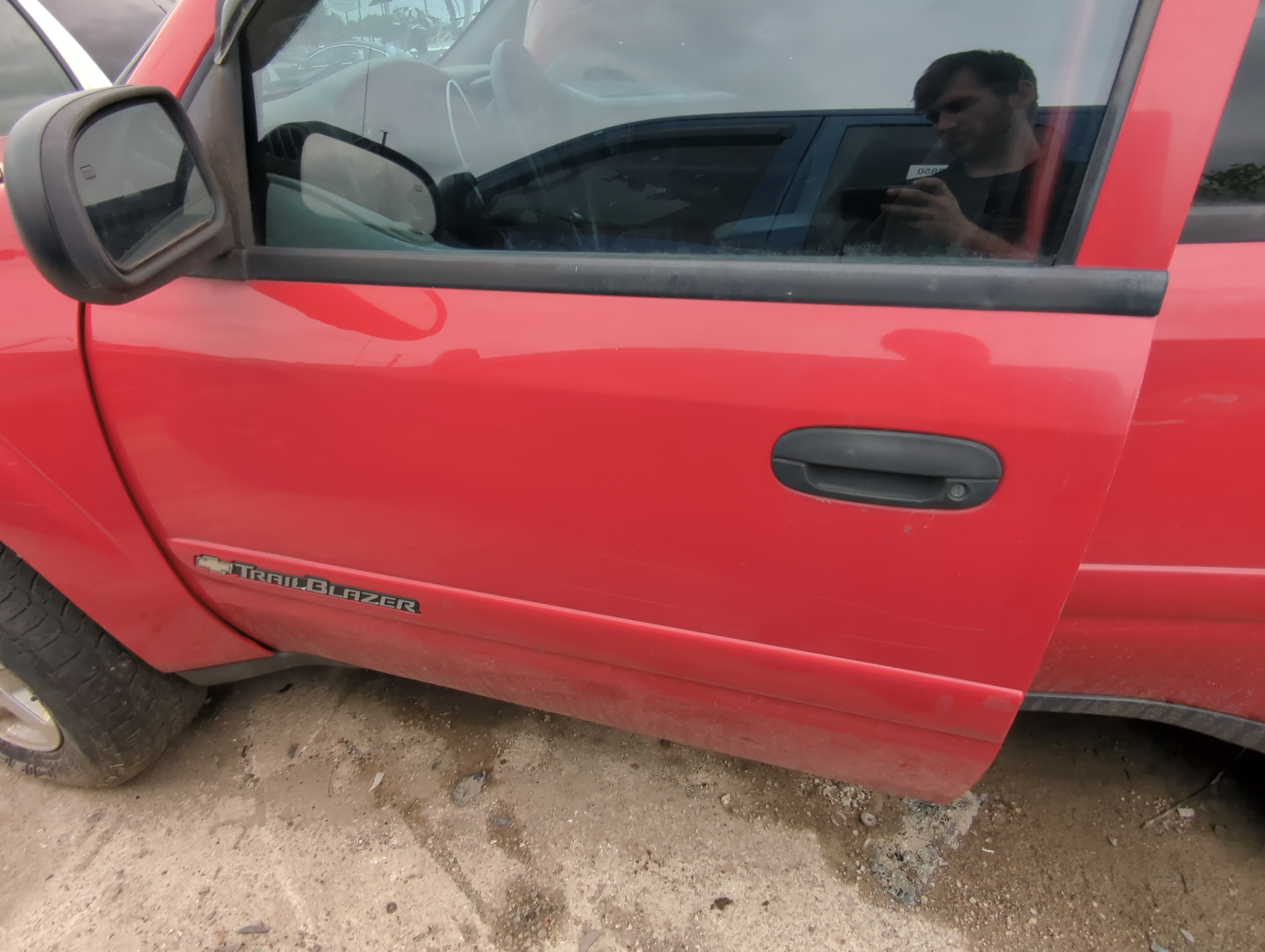 Picture of 2002-2004 Chevrolet Trailblazer Driver Front Door Oem 1084455
