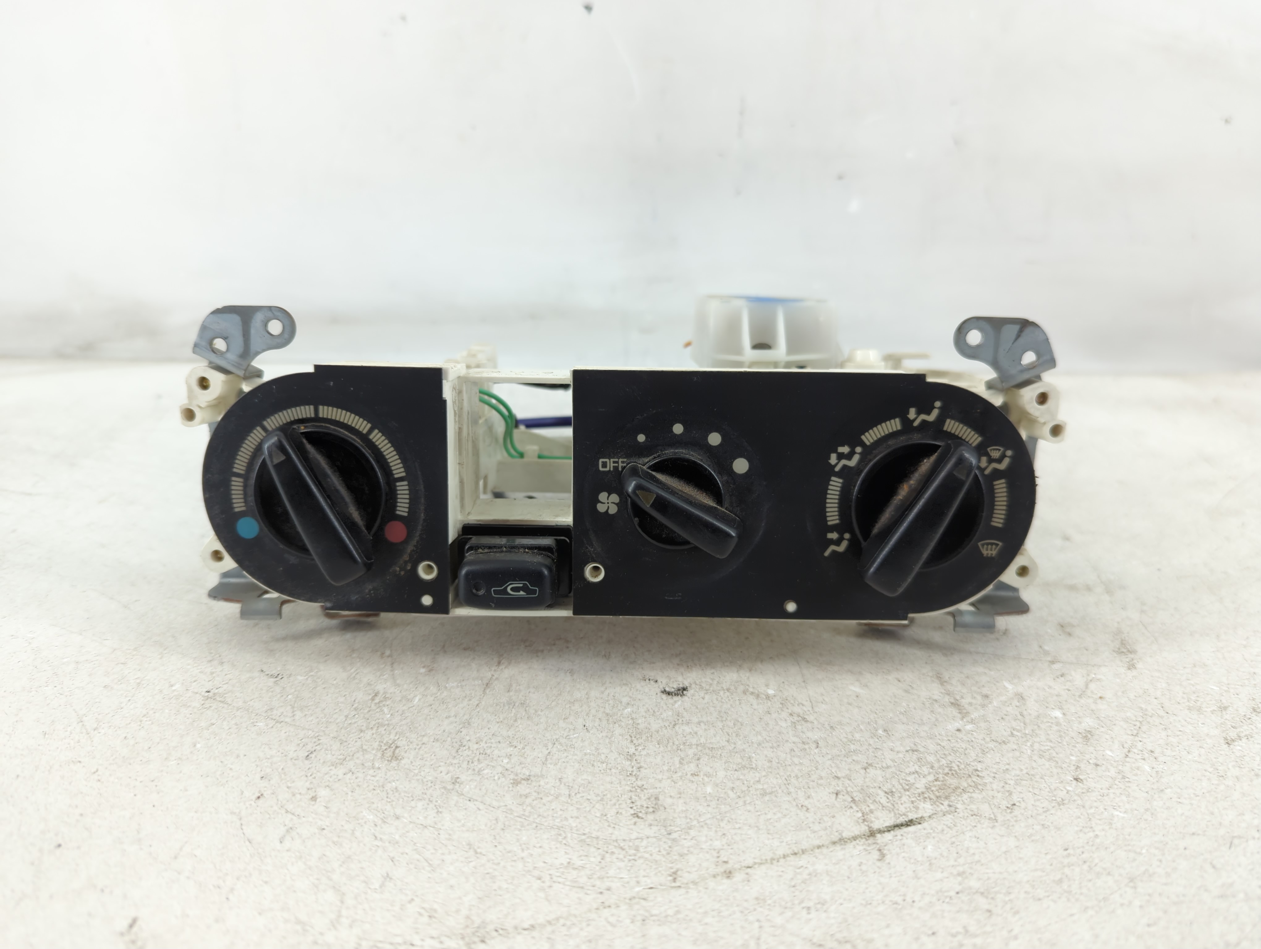 Picture of 2000-2004 Mitsubishi Montero Sport Ac Heater Climate Control Mr460759 1084600
