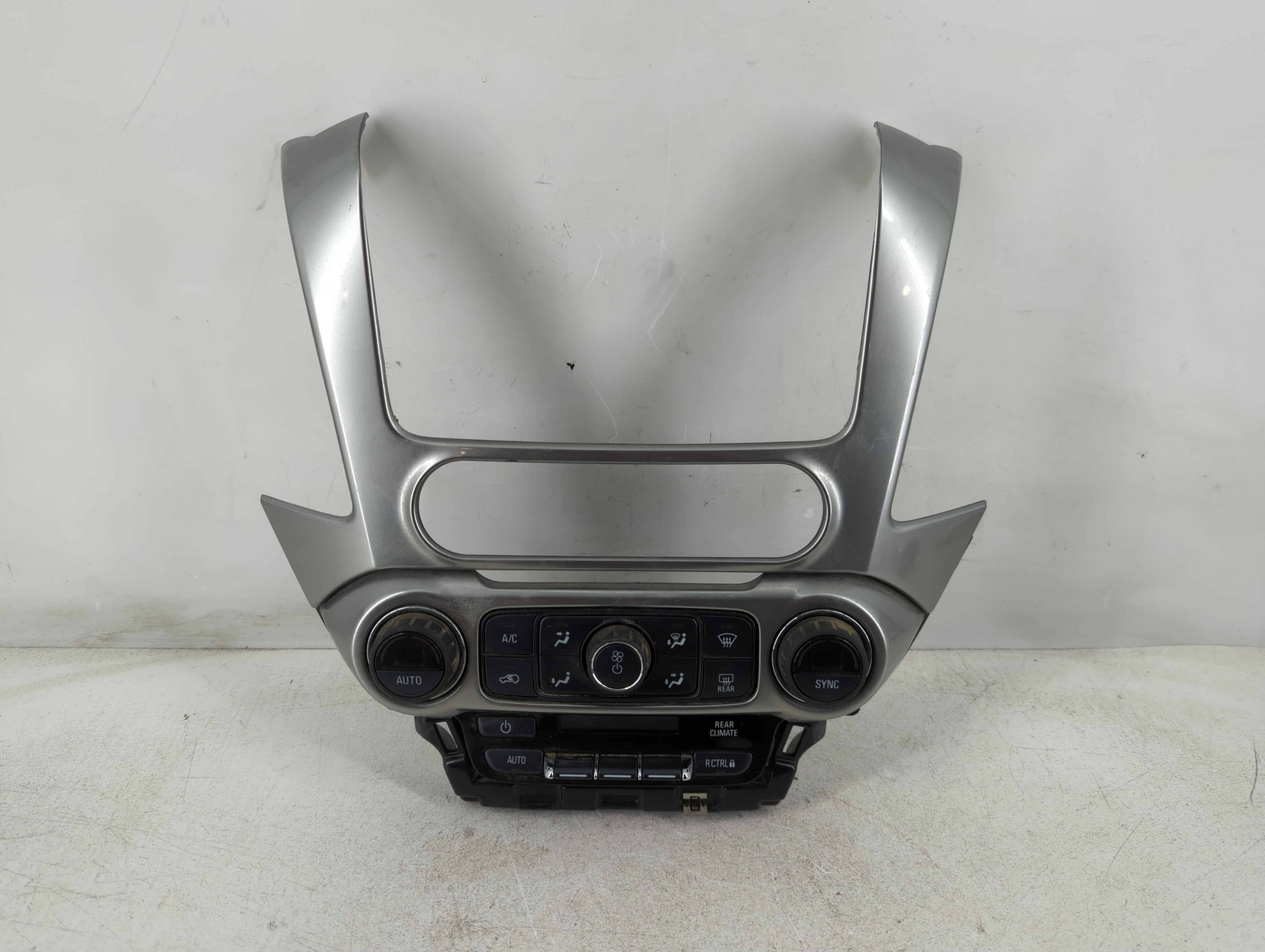 Chevrolet Suburban 1500 Ac Heater Climate Control 84258727 1084601 - Oemusedautoparts1.com