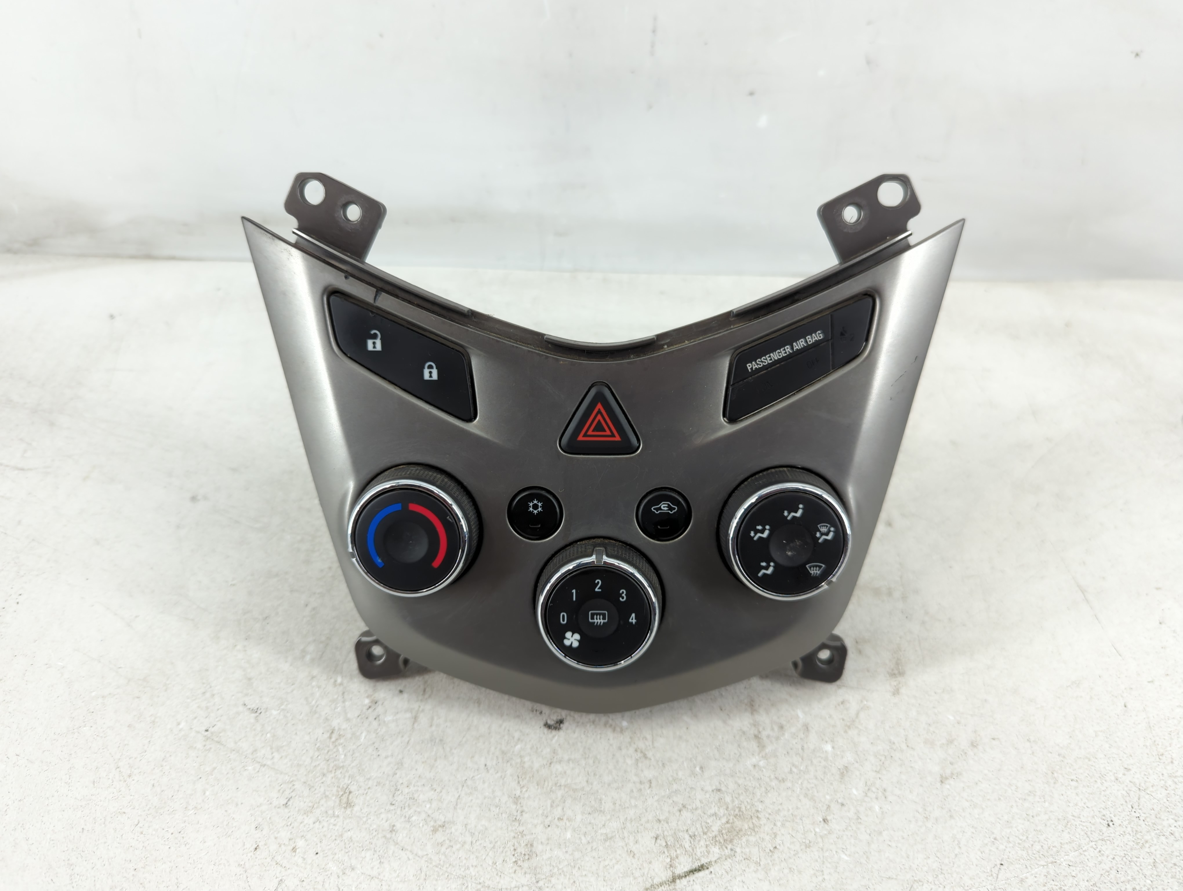 2013-2013 Chevrolet Sonic Ac Heater Climate Control 95332699 1084645 - Oemusedautoparts1.com