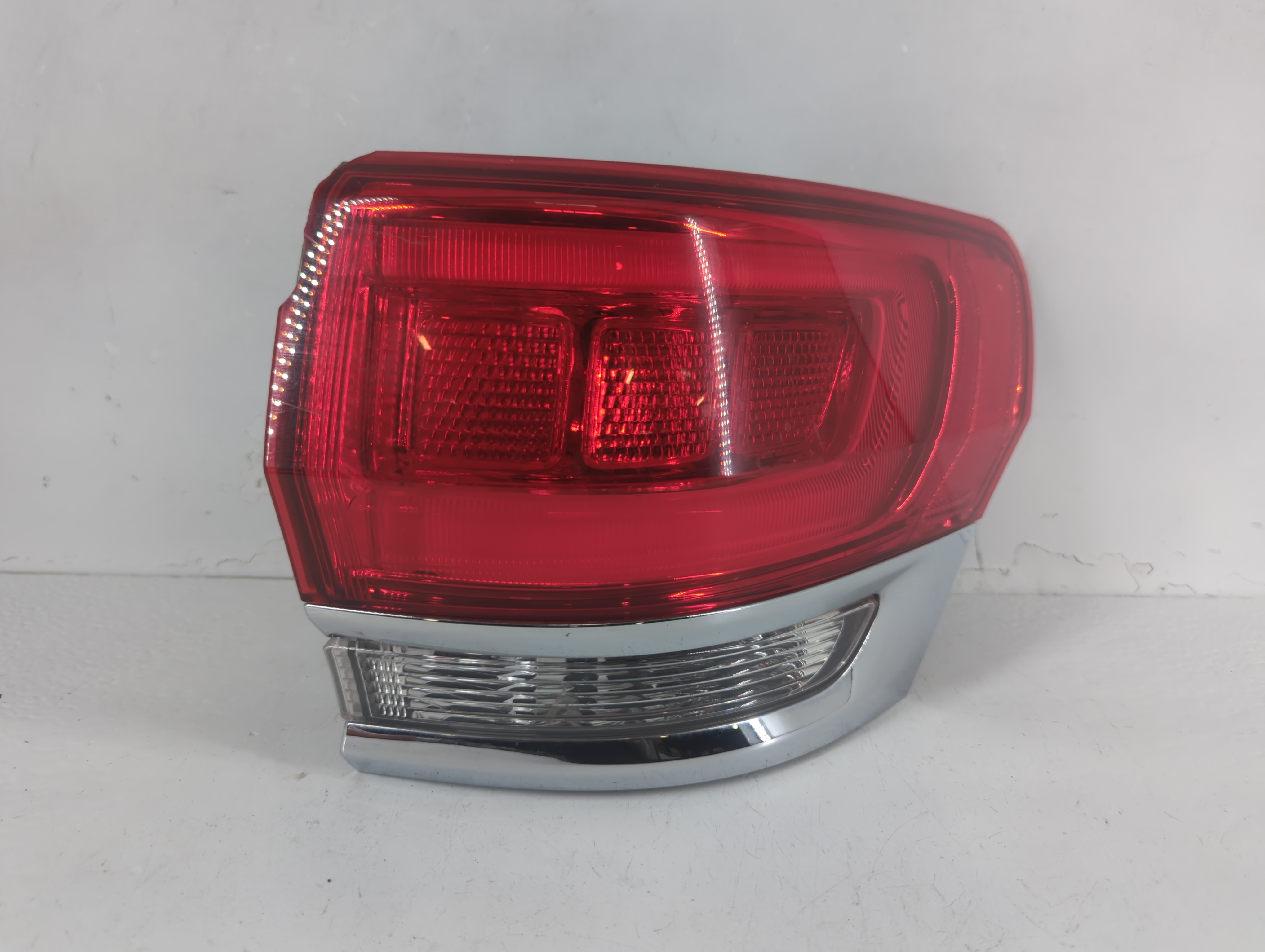 2015 Jeep Grand Cherokee Passenger Right Side Tail Light Taillight Oem 1084653 - Oemusedautoparts1.com