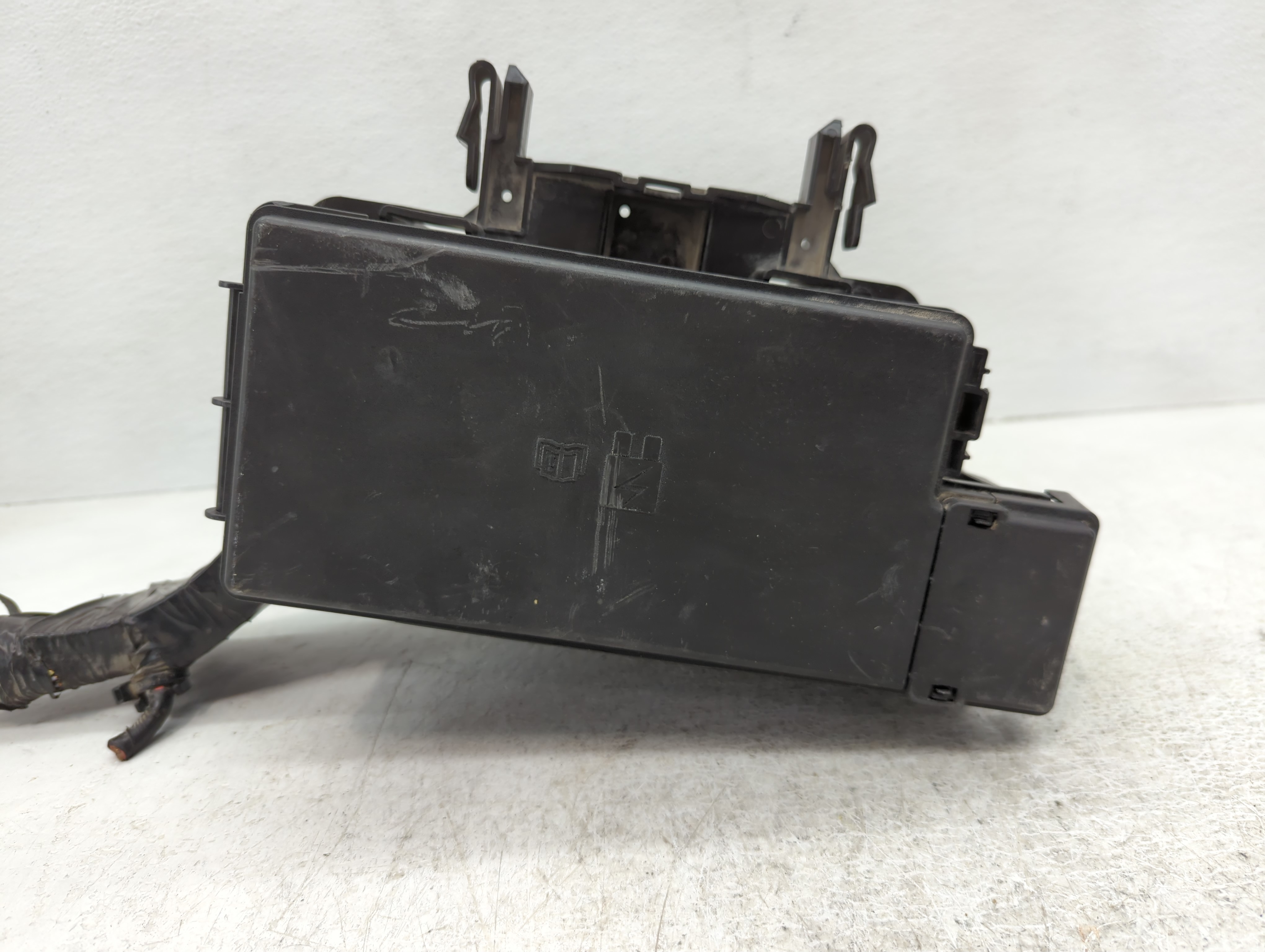 2017-2017 Ford Explorer Fusebox Fuse Box Relay Module Fu5t-14a003-gb 1084687 - Oemusedautoparts1.com