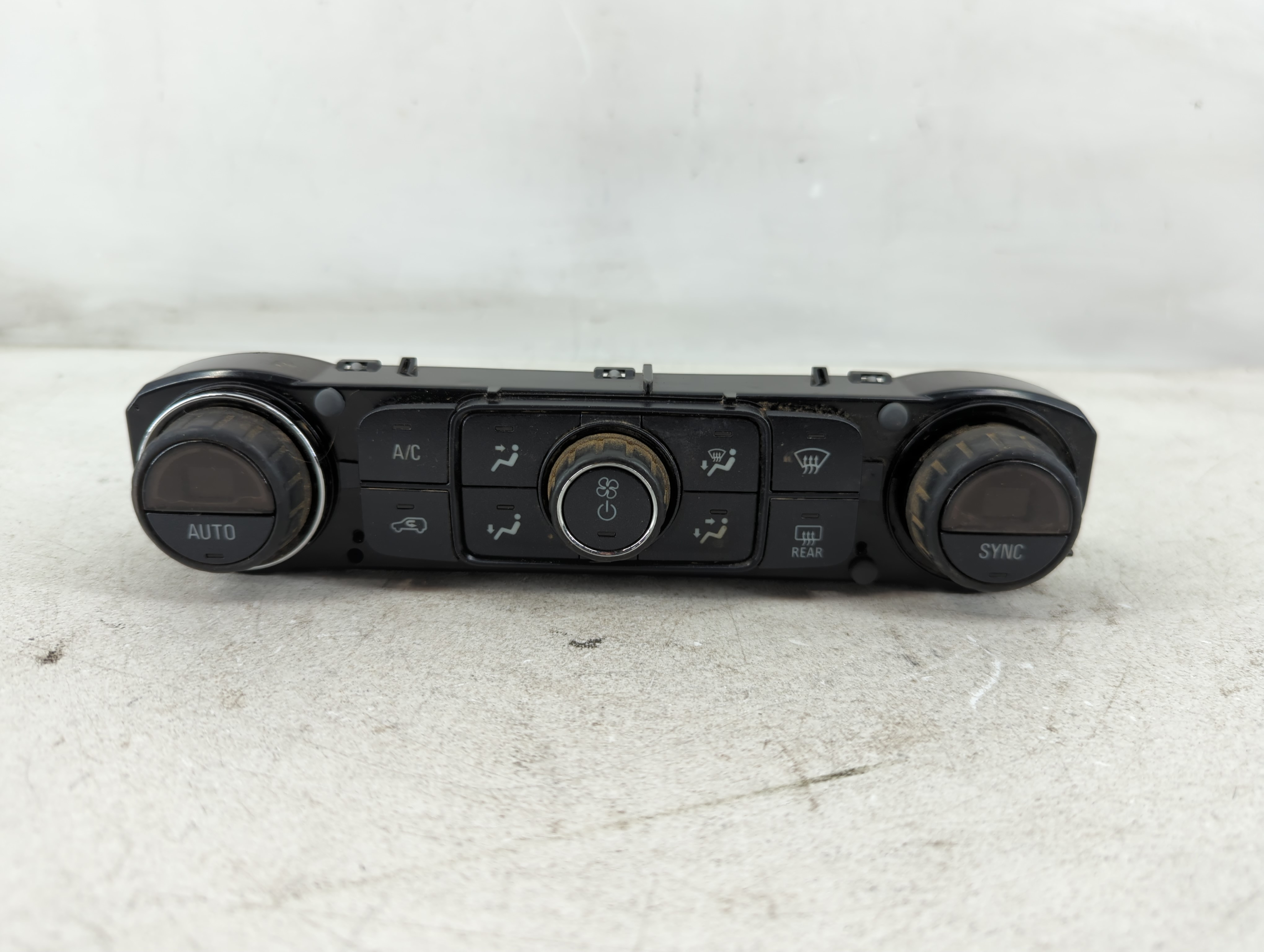 2014-2019 Chevrolet Silverado 1500 Ac Heater Climate Control 23168157 1084702 - Oemusedautoparts1.com