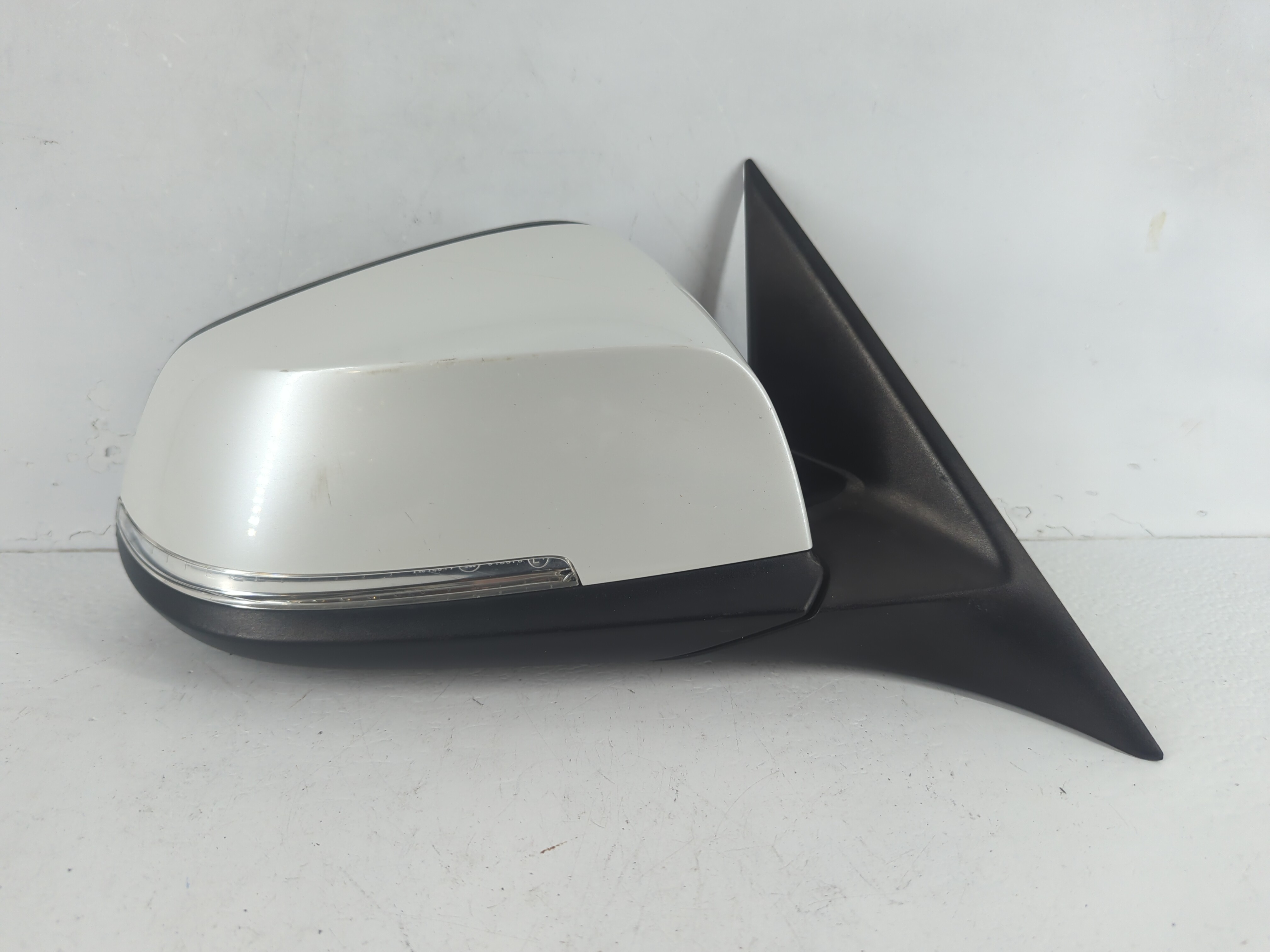 2012-2013 Bmw 328i Passenger Right Side View Power Door Mirror White 1084721 - Oemusedautoparts1.com