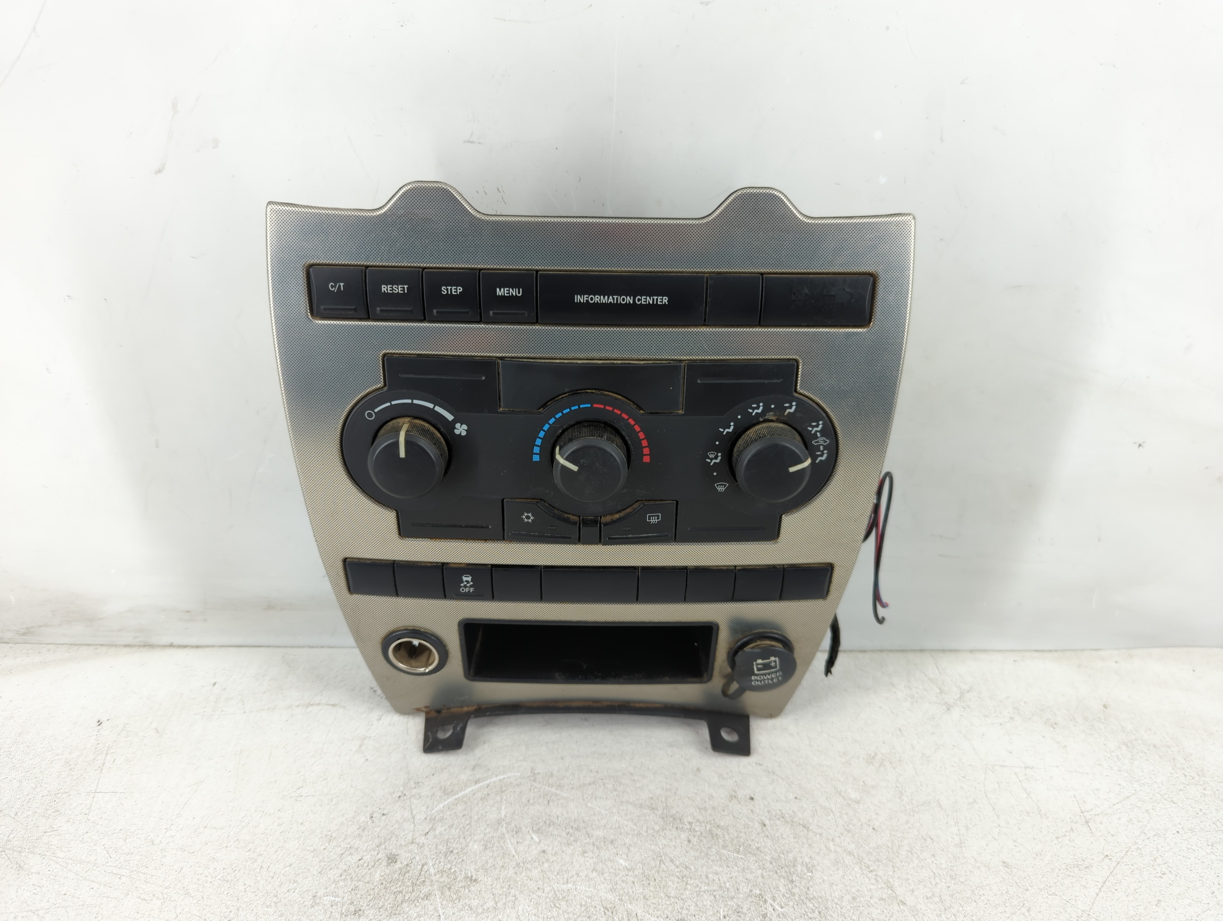 2005-2007 Jeep Grand Cherokee Ac Heater Climate Control P055111009ag 1084736 - Oemusedautoparts1.com