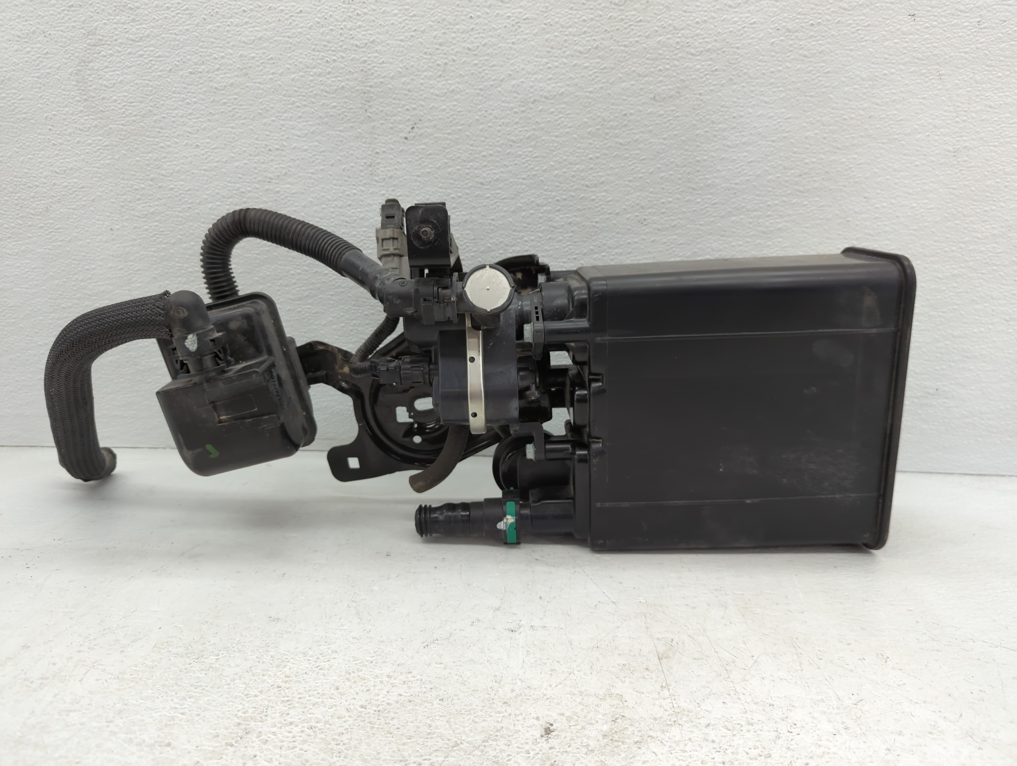 2008 Lexus Is250 Fuel Vapor Charcoal Canister 1084757 - Oemusedautoparts1.com