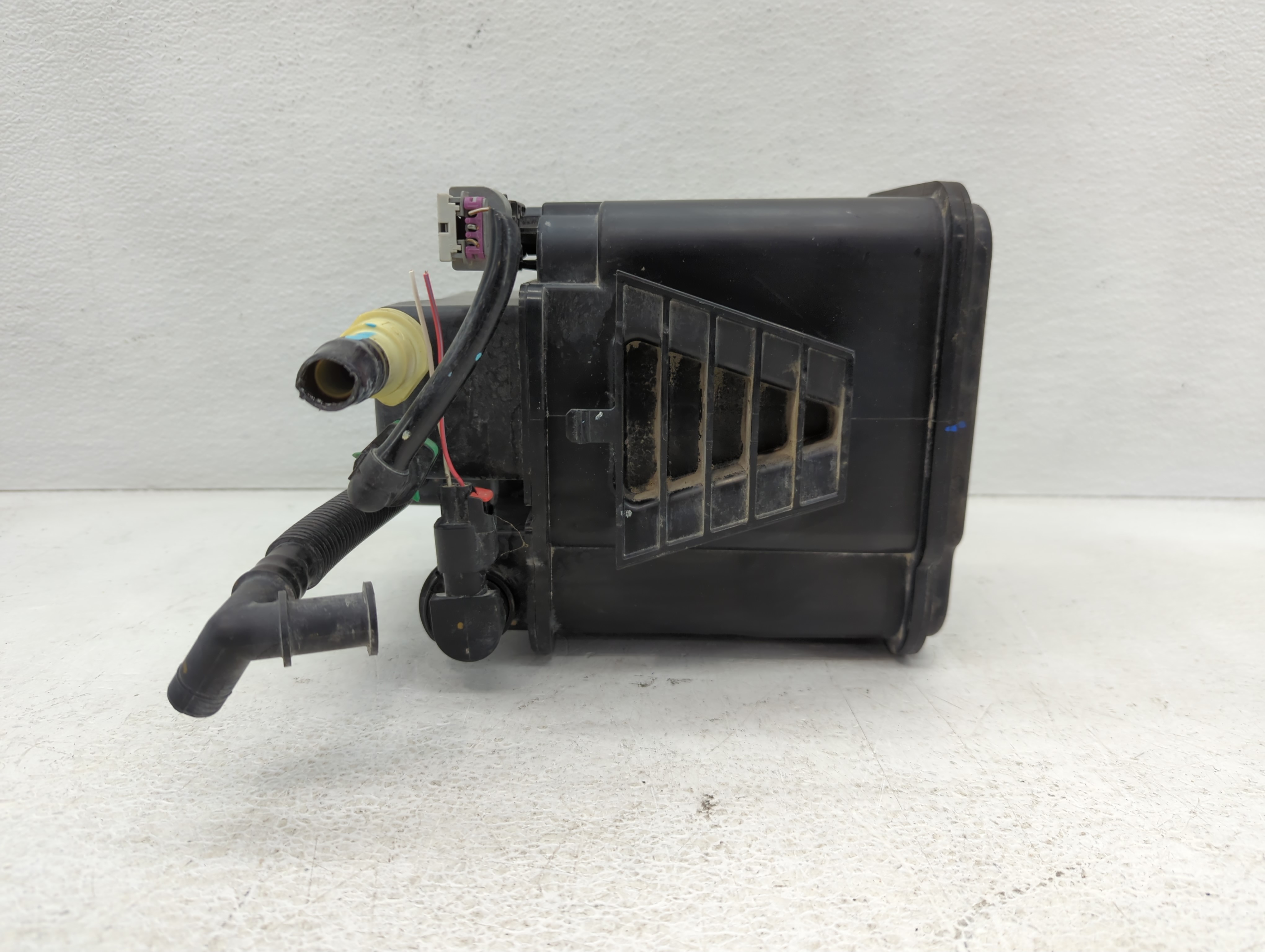 2011 Land Rover Range Rover Evoque Fuel Vapor Charcoal Canister 1084759 - Oemusedautoparts1.com