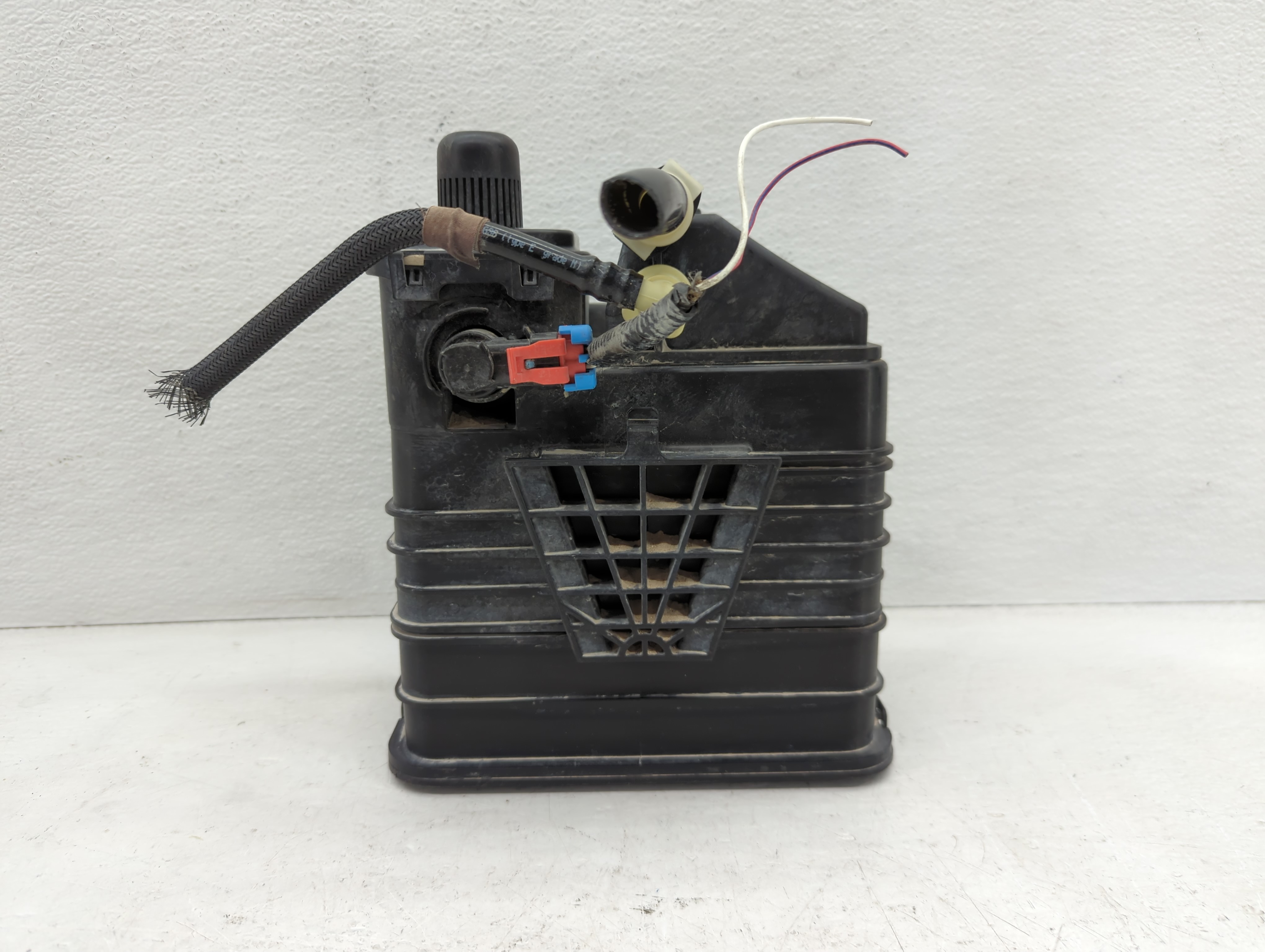 2011 Chevrolet Cruze Fuel Vapor Charcoal Canister 1084765 - Oemusedautoparts1.com