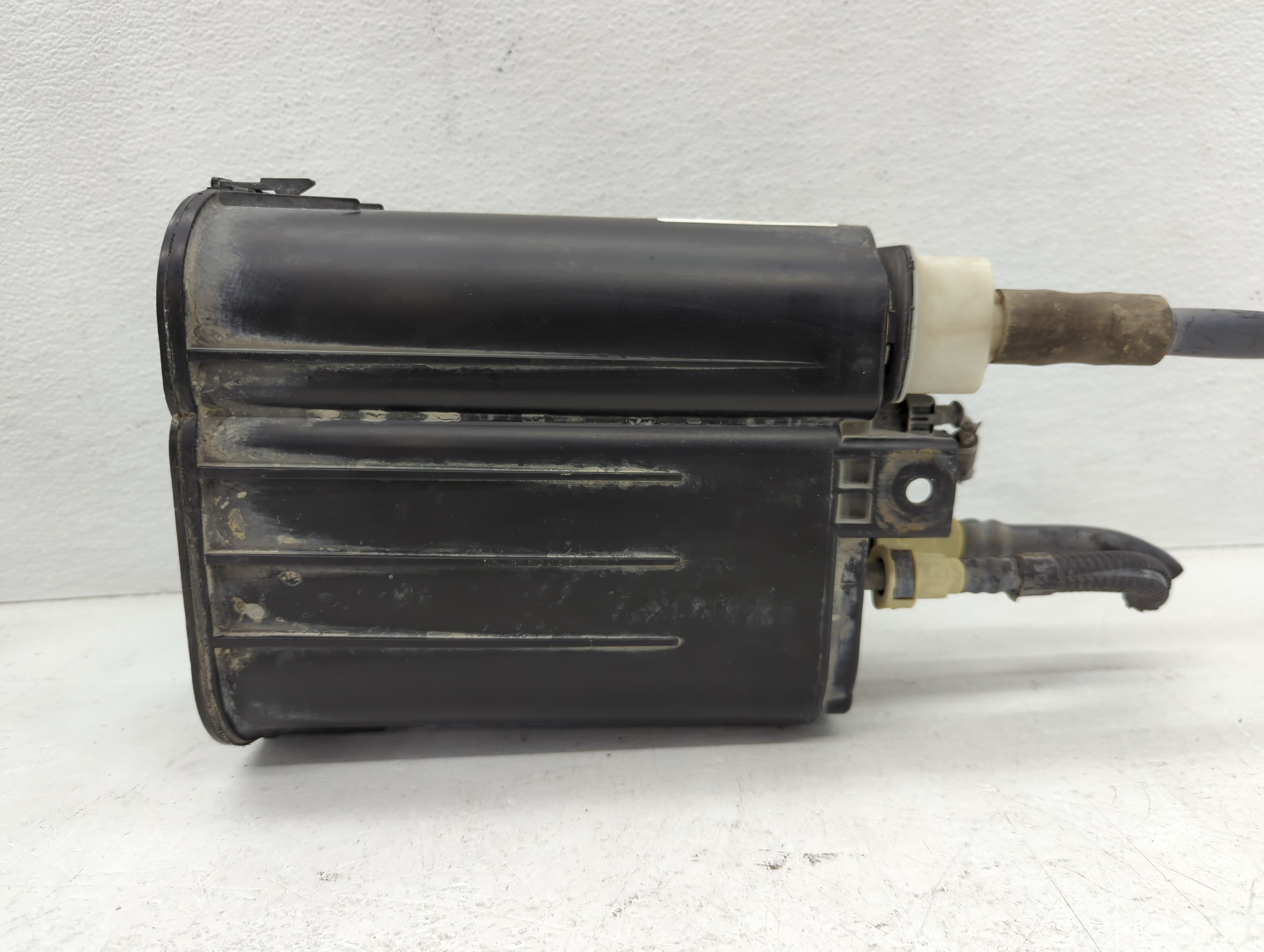 2014 Jeep Wrangler Fuel Vapor Charcoal Canister 1084773 - Oemusedautoparts1.com
