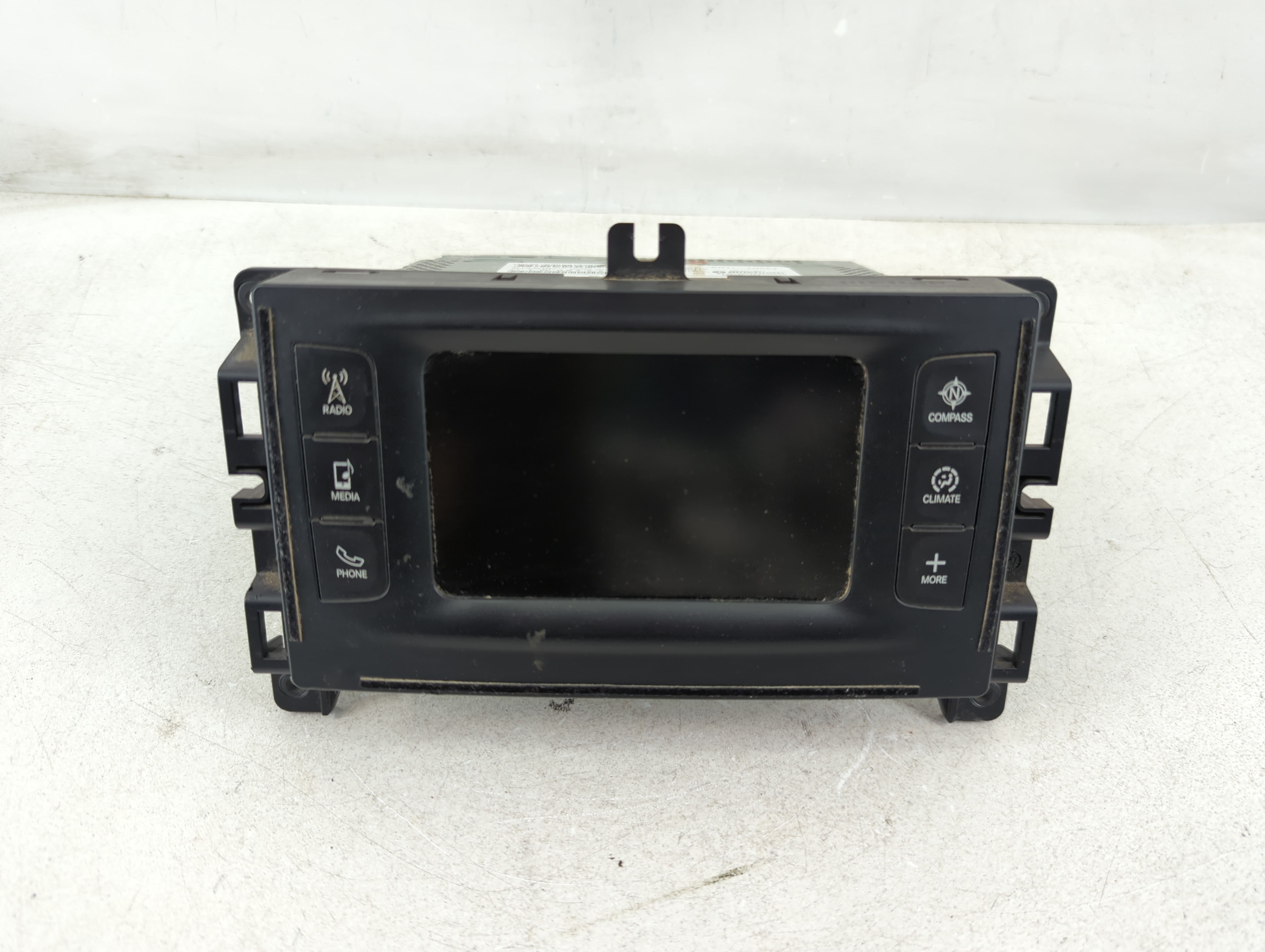 2014-2014 Jeep Cherokee Am Fm Cd Player Radio Receiver 1084796 - Oemusedautoparts1.com