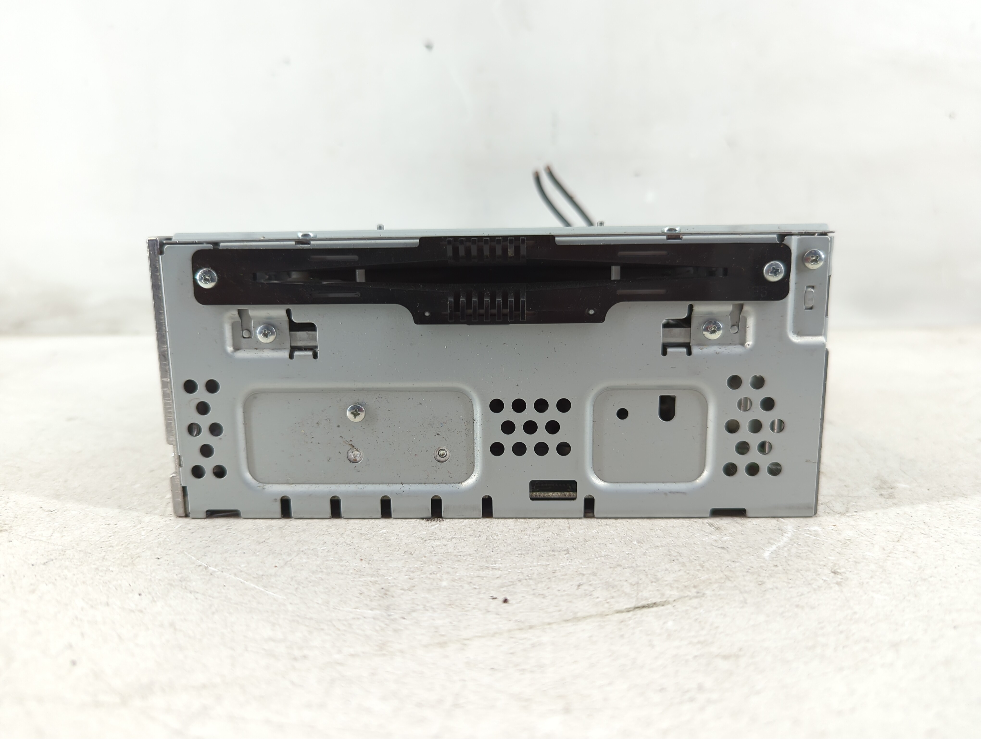 2013-2014 Ford Taurus Am Fm Cd Player Radio Receiver 1084797 - Oemusedautoparts1.com