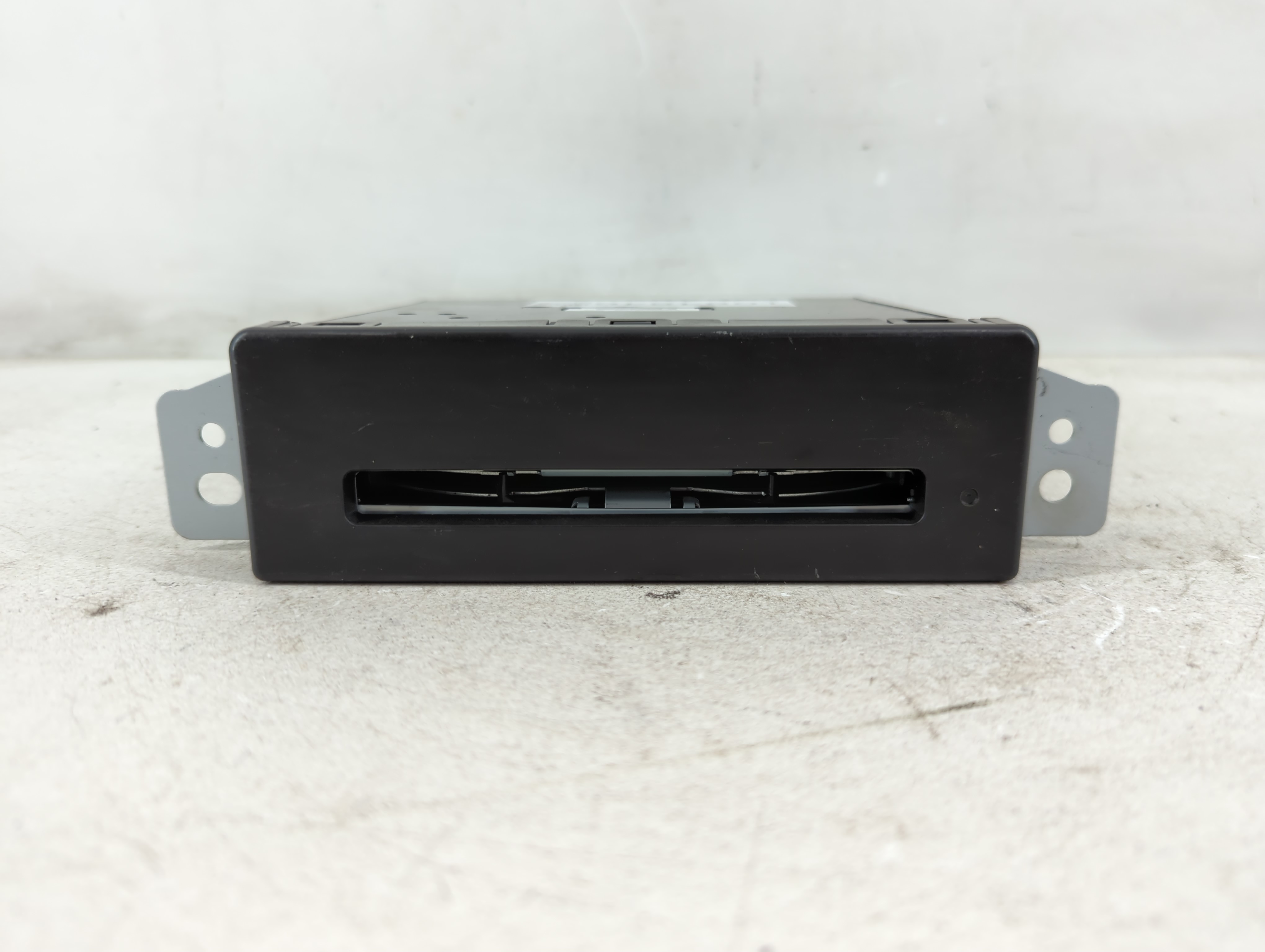 2014-2014 Chevrolet Silverado 1500 Am Fm Cd Player Radio Receiver 1084846 - Oemusedautoparts1.com