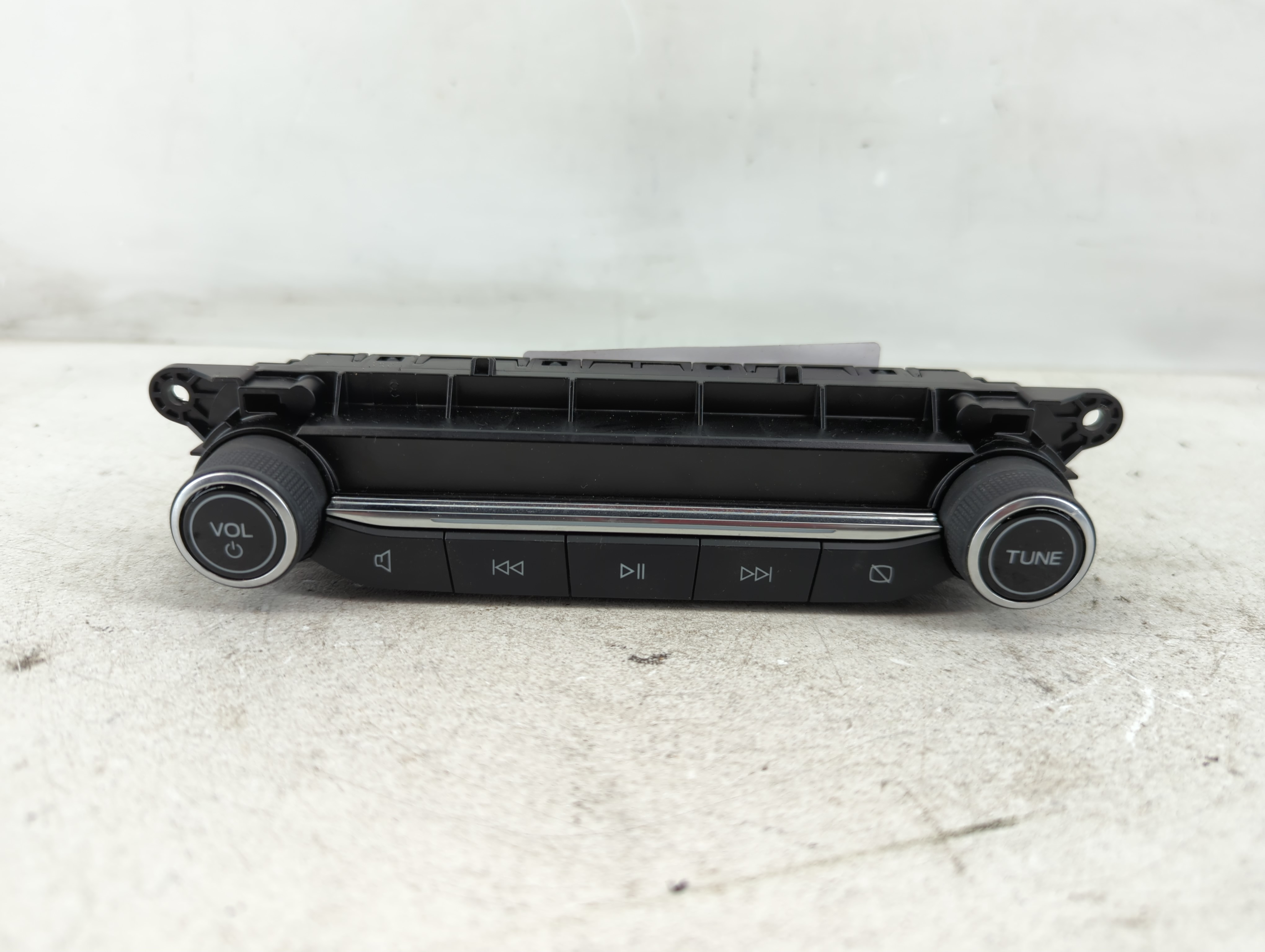 2021-2022 Ford Escape Am Fm Cd Player Radio Receiver 1084864 - Oemusedautoparts1.com