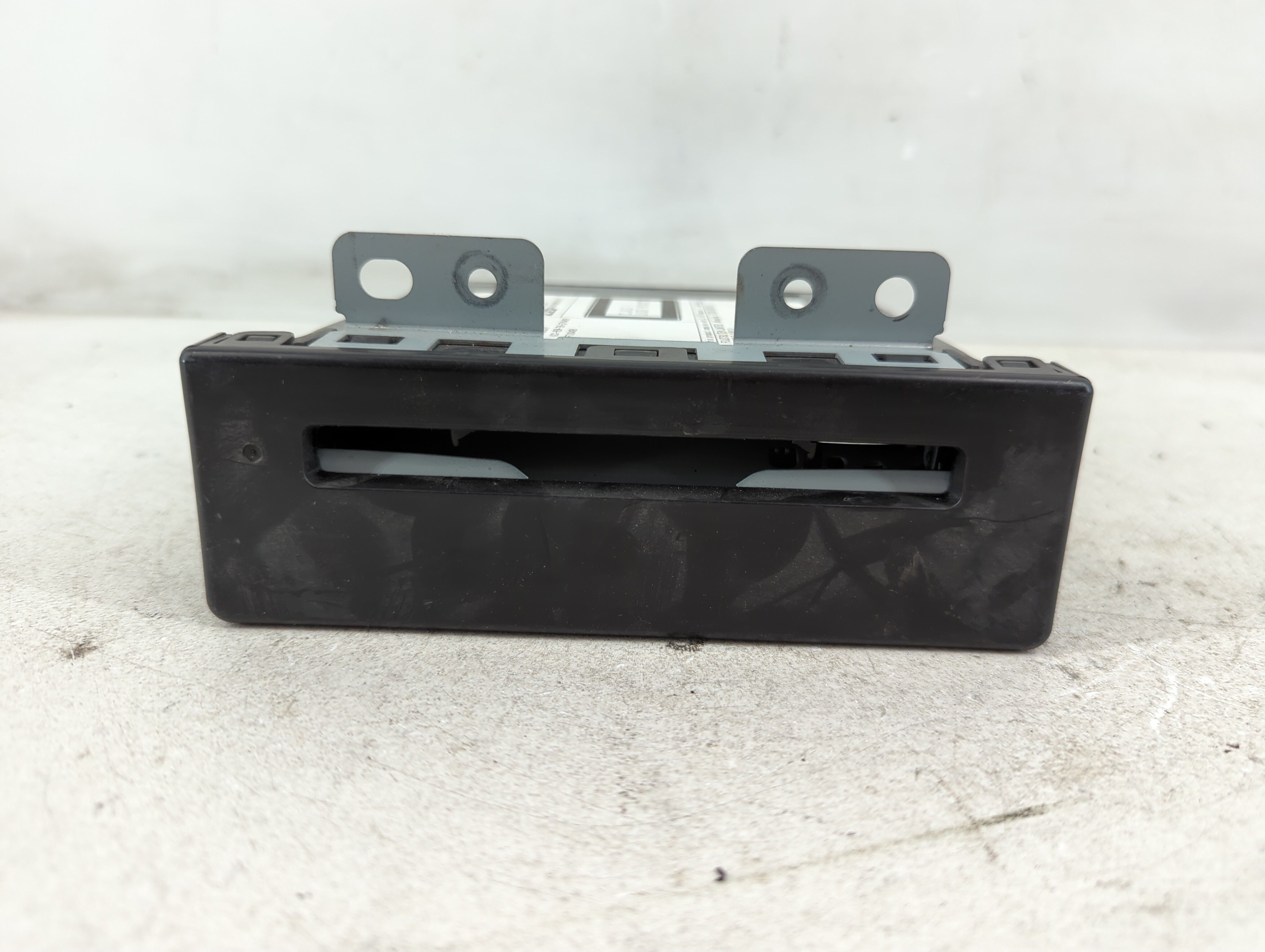 2017-2020 Chevrolet Tahoe Am Fm Cd Player Radio Receiver 1084865 - Oemusedautoparts1.com