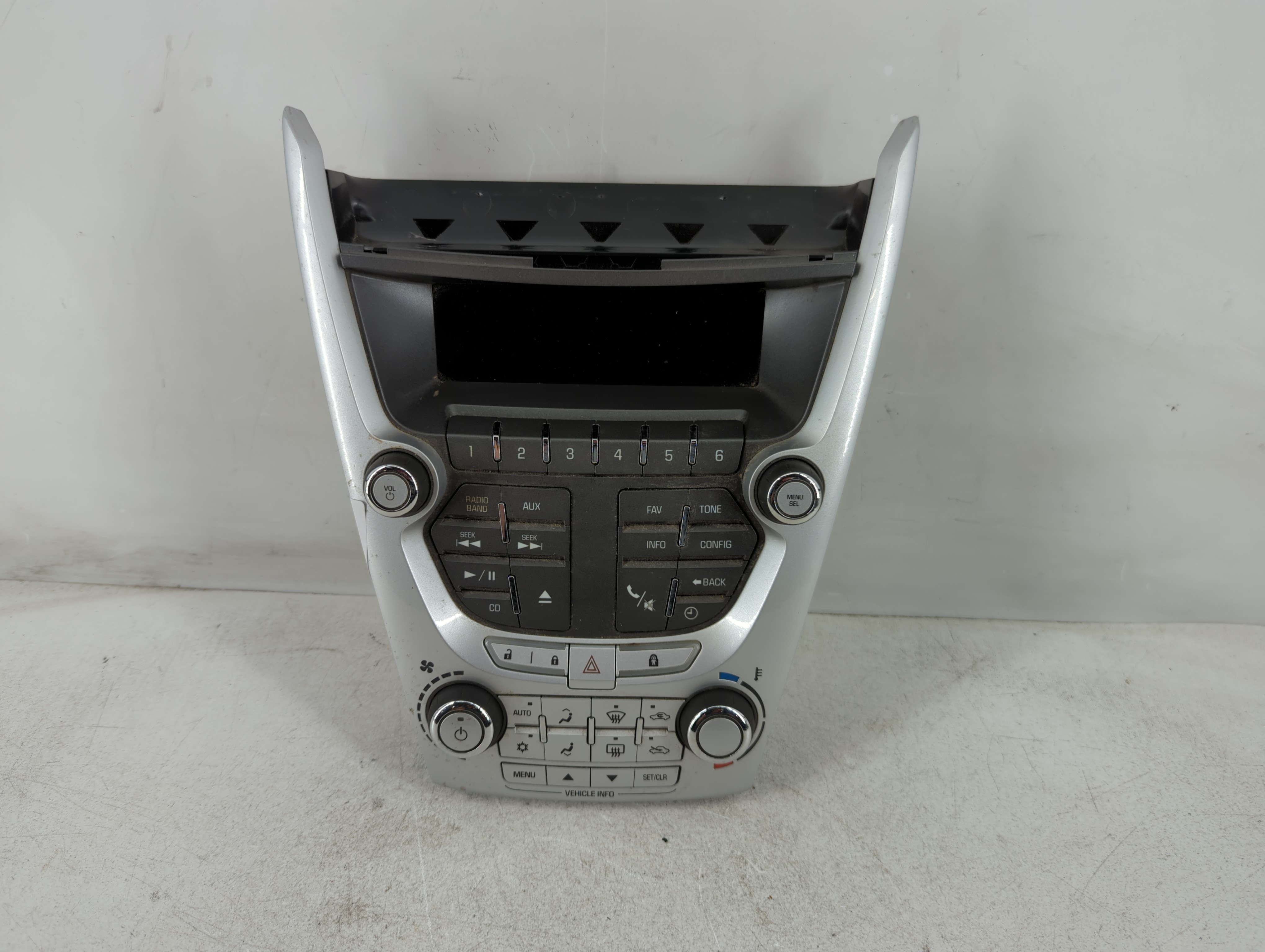 2010-2011 Gmc Terrain Am Fm Cd Player Radio Receiver 1084909 - Oemusedautoparts1.com