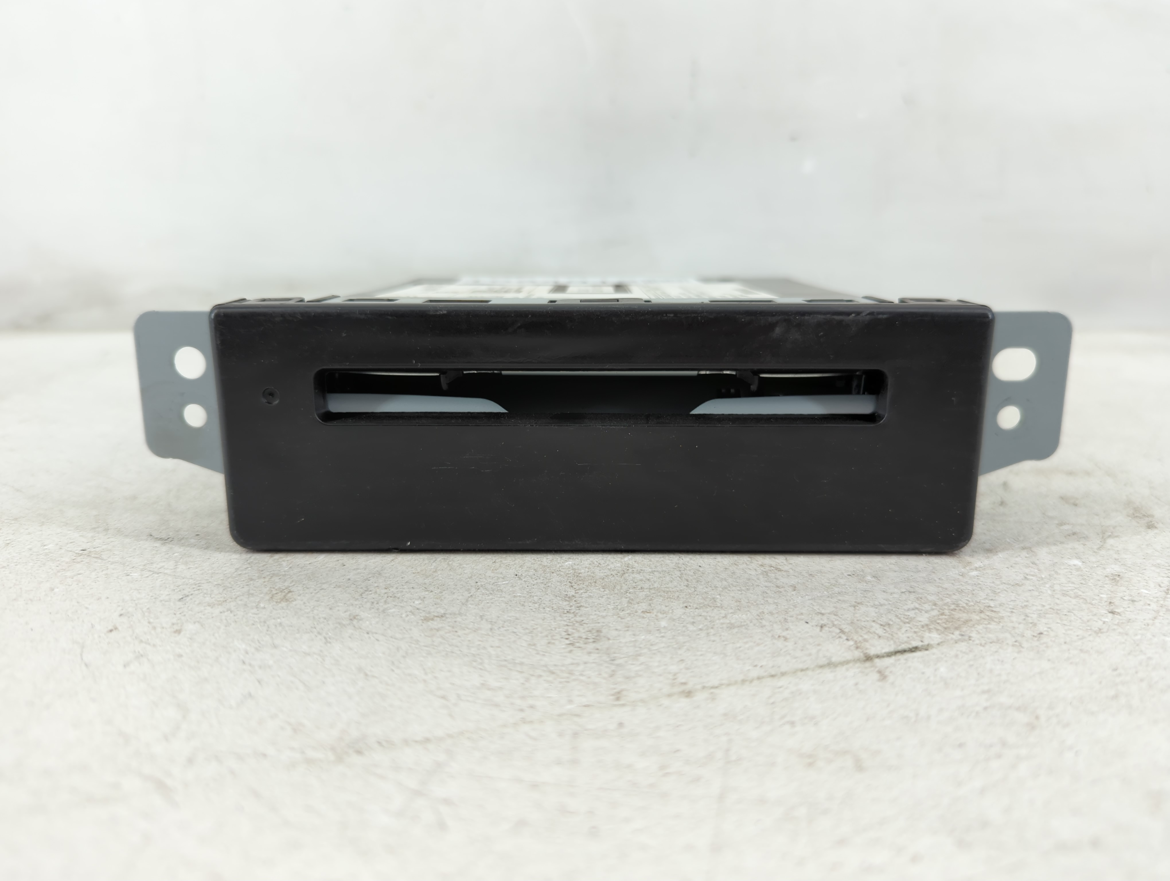 2016-2019 Chevrolet Silverado 1500 Am Fm Cd Player Radio Receiver 1084912 - Oemusedautoparts1.com