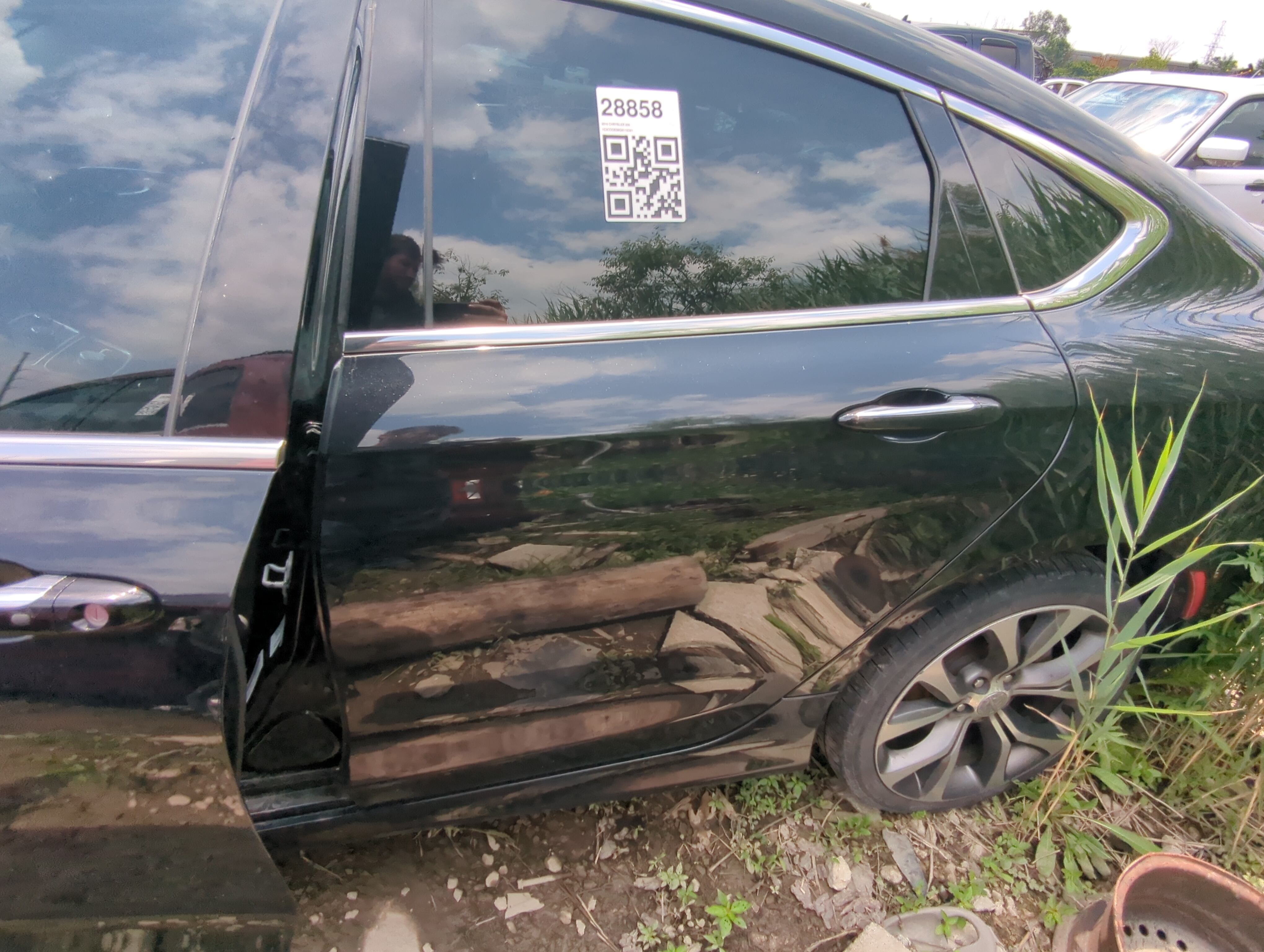 Picture of 2015-2017 Chrysler 200 Driver Rear Door Oem 1085511