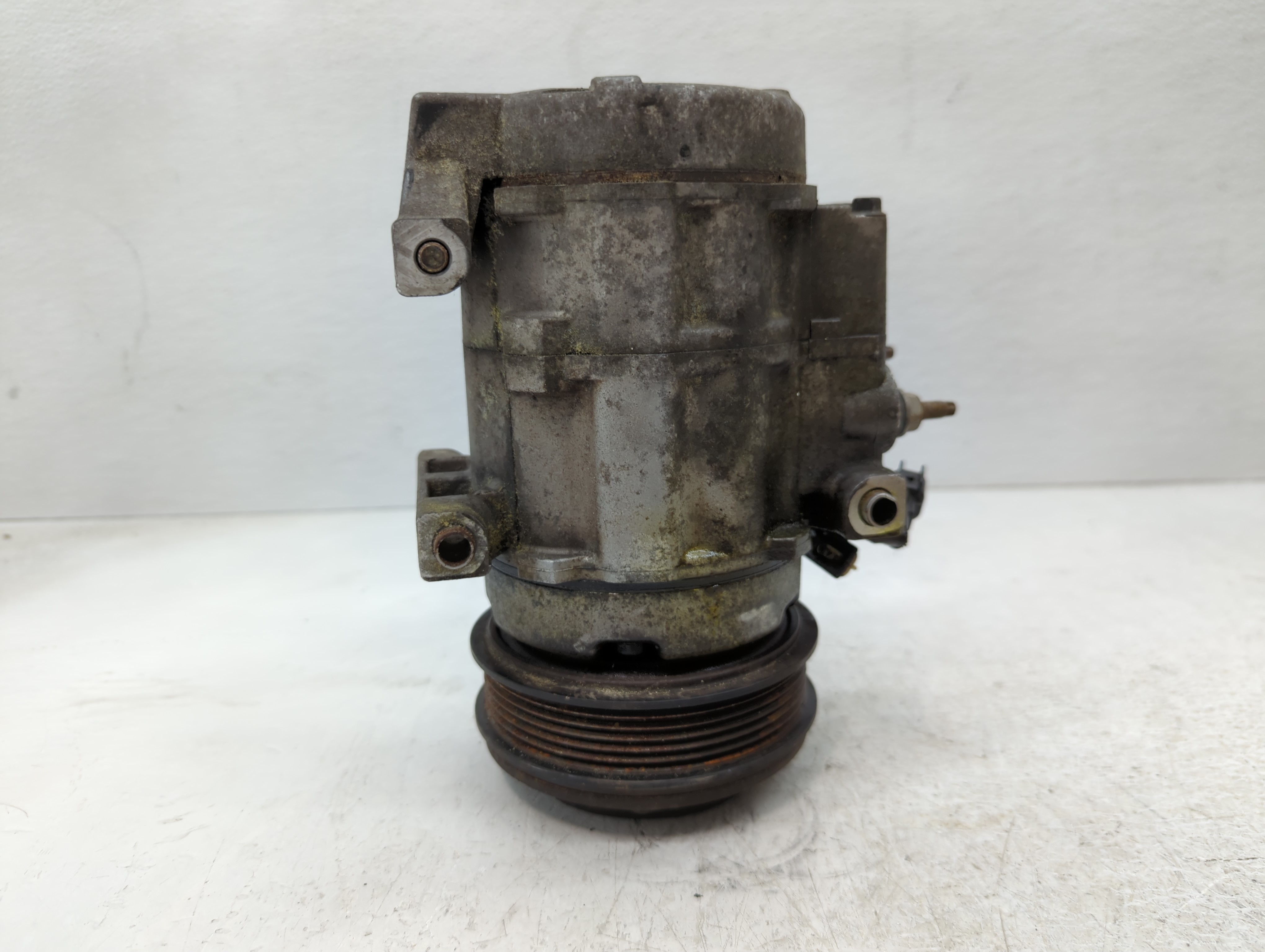 Picture of 2006-2010 Ford Explorer Air Conditioning A/c Ac Compressor Oem 1085670