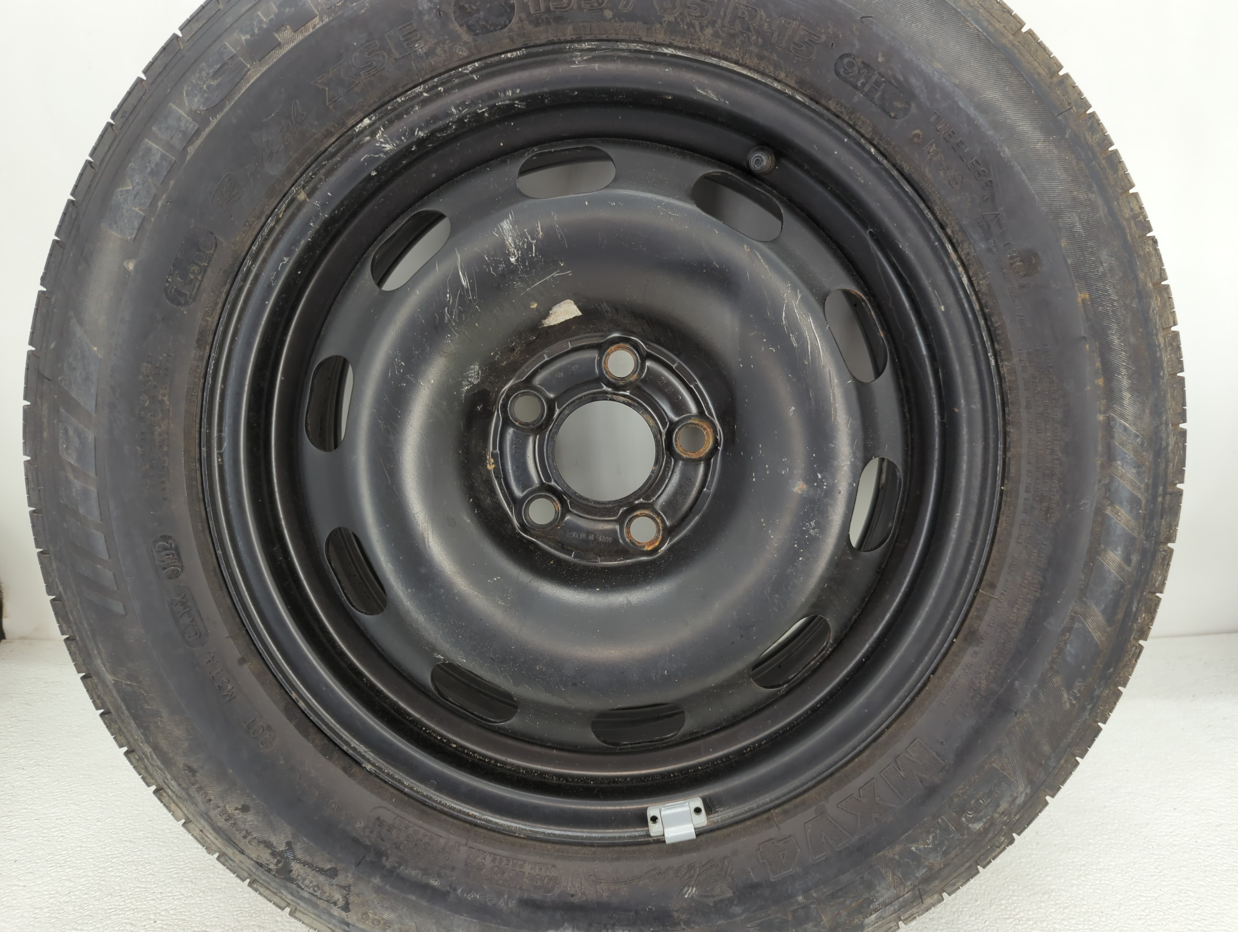Picture of 2000-2004 Volkswagen Jetta Spare Donut Tire Wheel Rim Oem 1085697