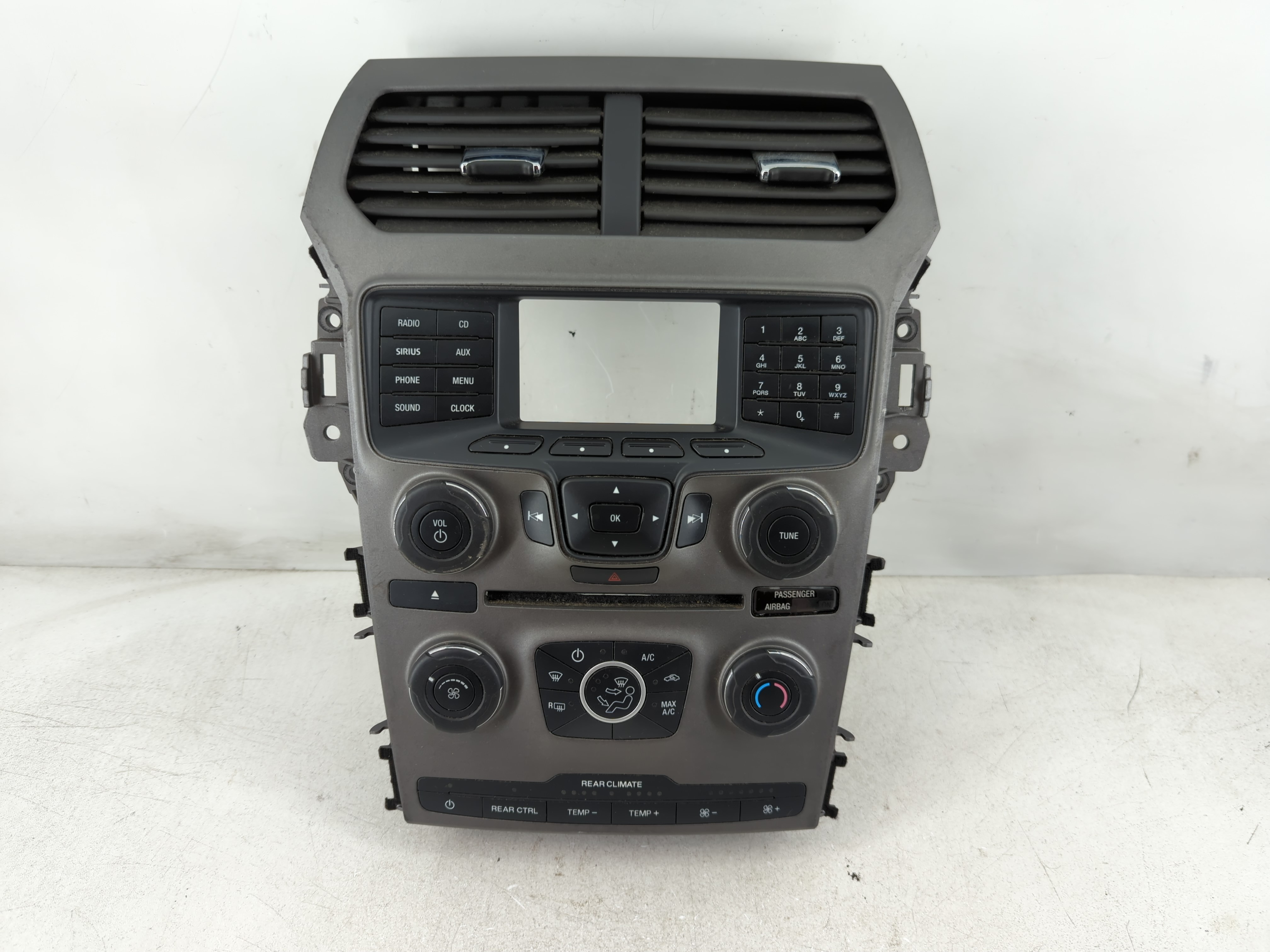 2013-2013 Ford Explorer Am Fm Cd Player Radio Receiver 1085790 - Oemusedautoparts1.com
