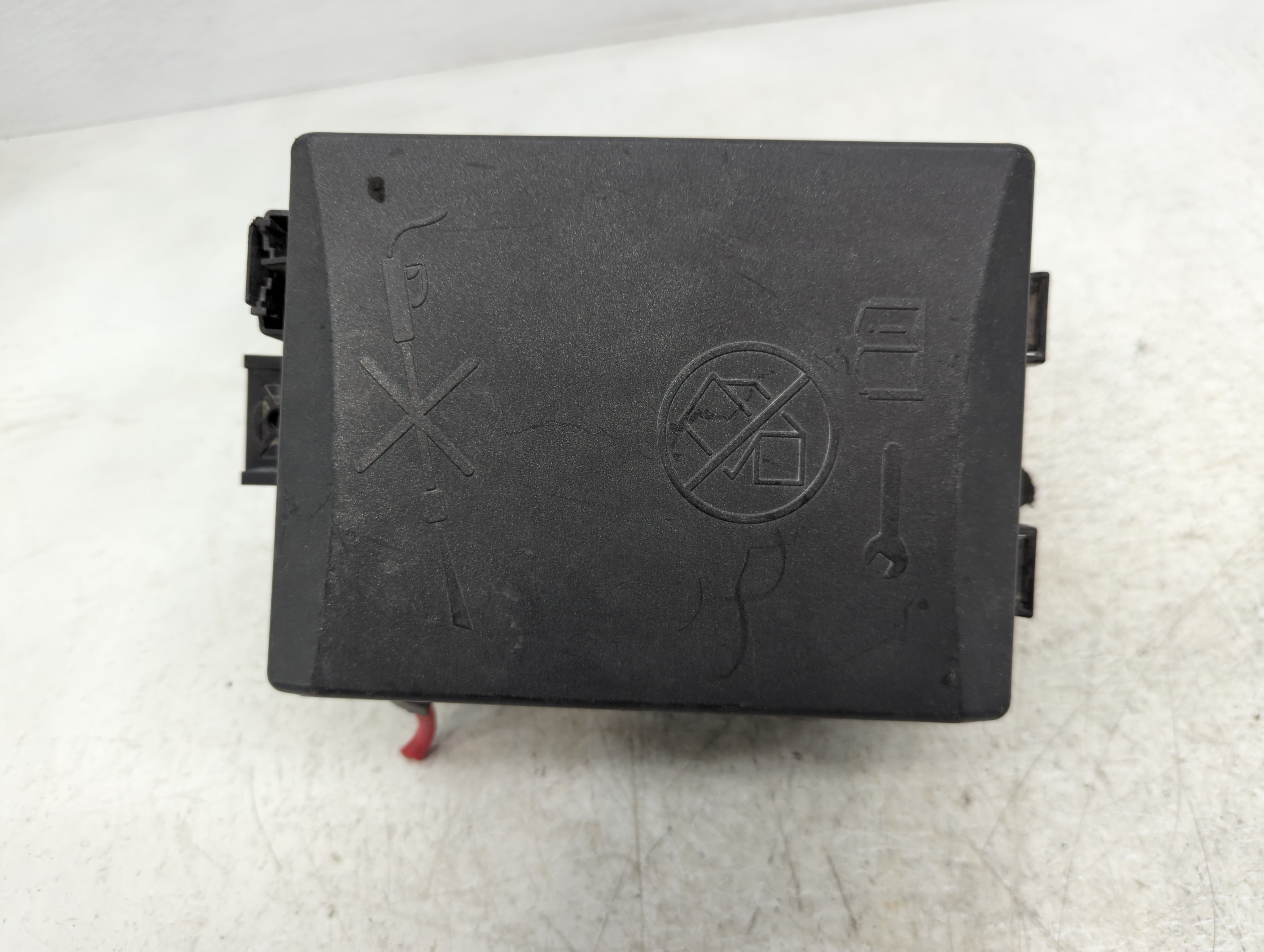 2012-2013 Chevrolet Sonic Fusebox Fuse Box Relay Module 1085916 - Oemusedautoparts1.com