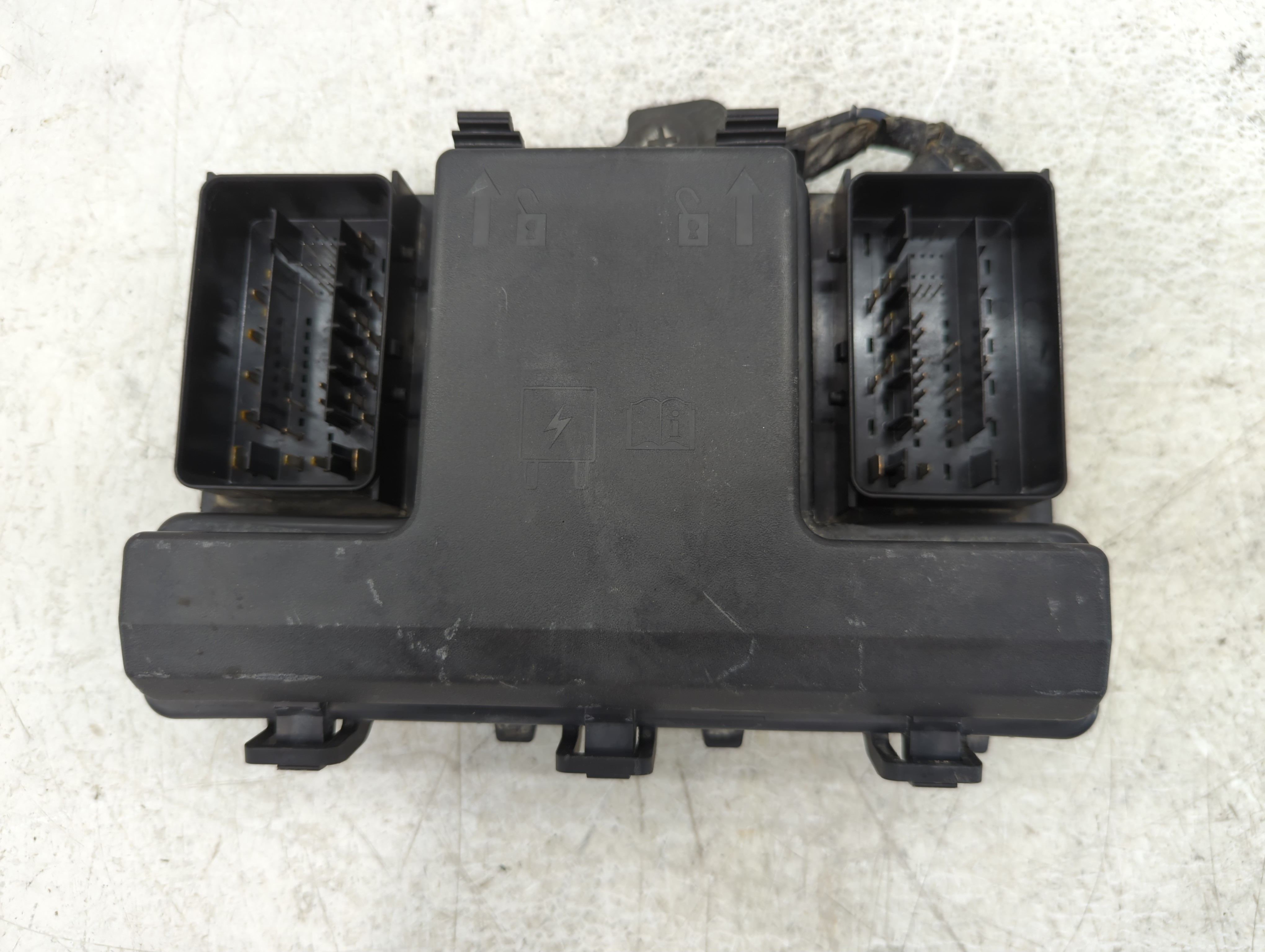 2019-2020 Ford Edge Fusebox Fuse Box Relay Module G2gt-14a075aa 1085951 - Oemusedautoparts1.com