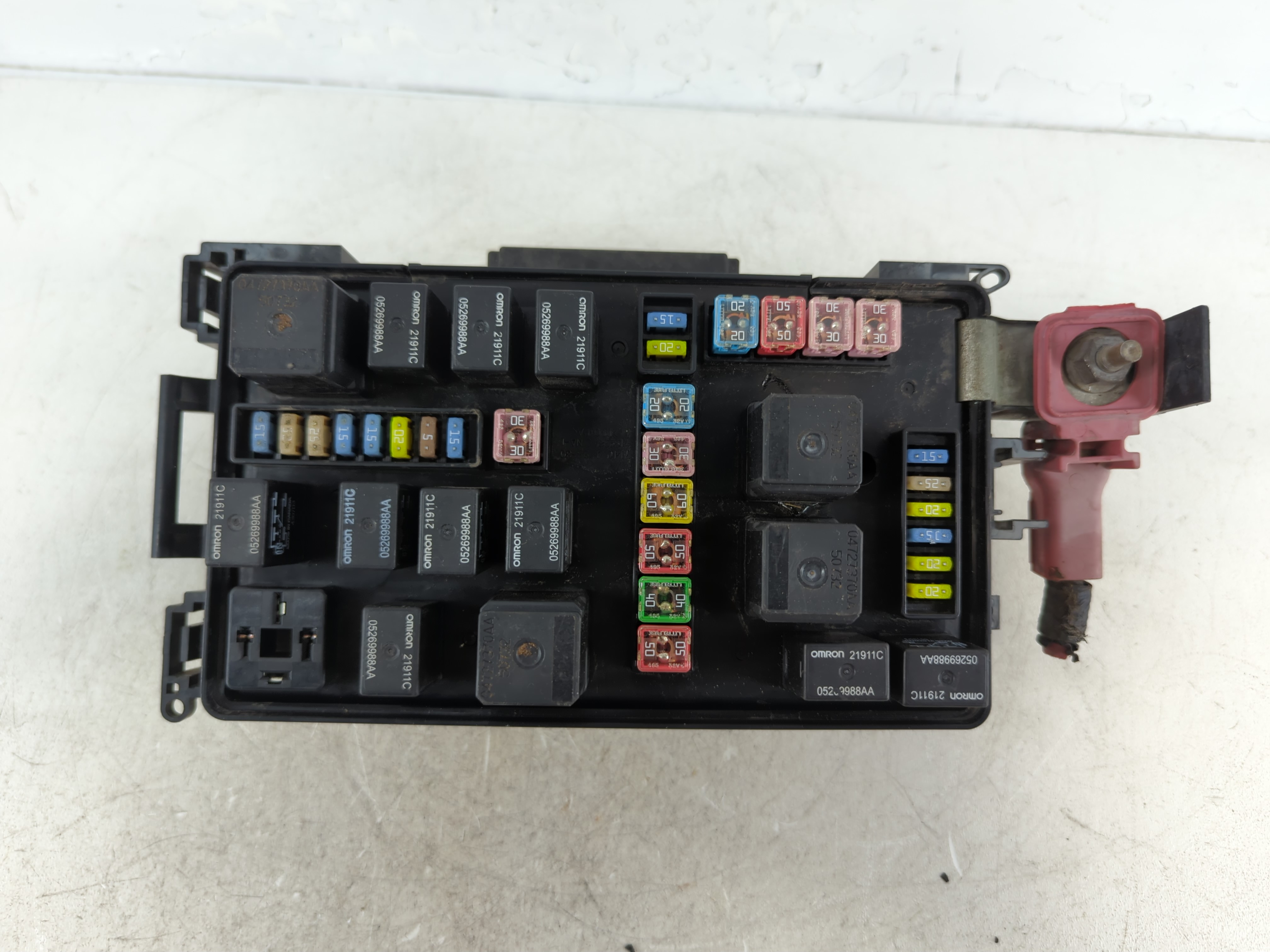 2005-2005 Chrysler 300 Fusebox Fuse Box Relay Module P04692027ad 1085991 - Oemusedautoparts1.com