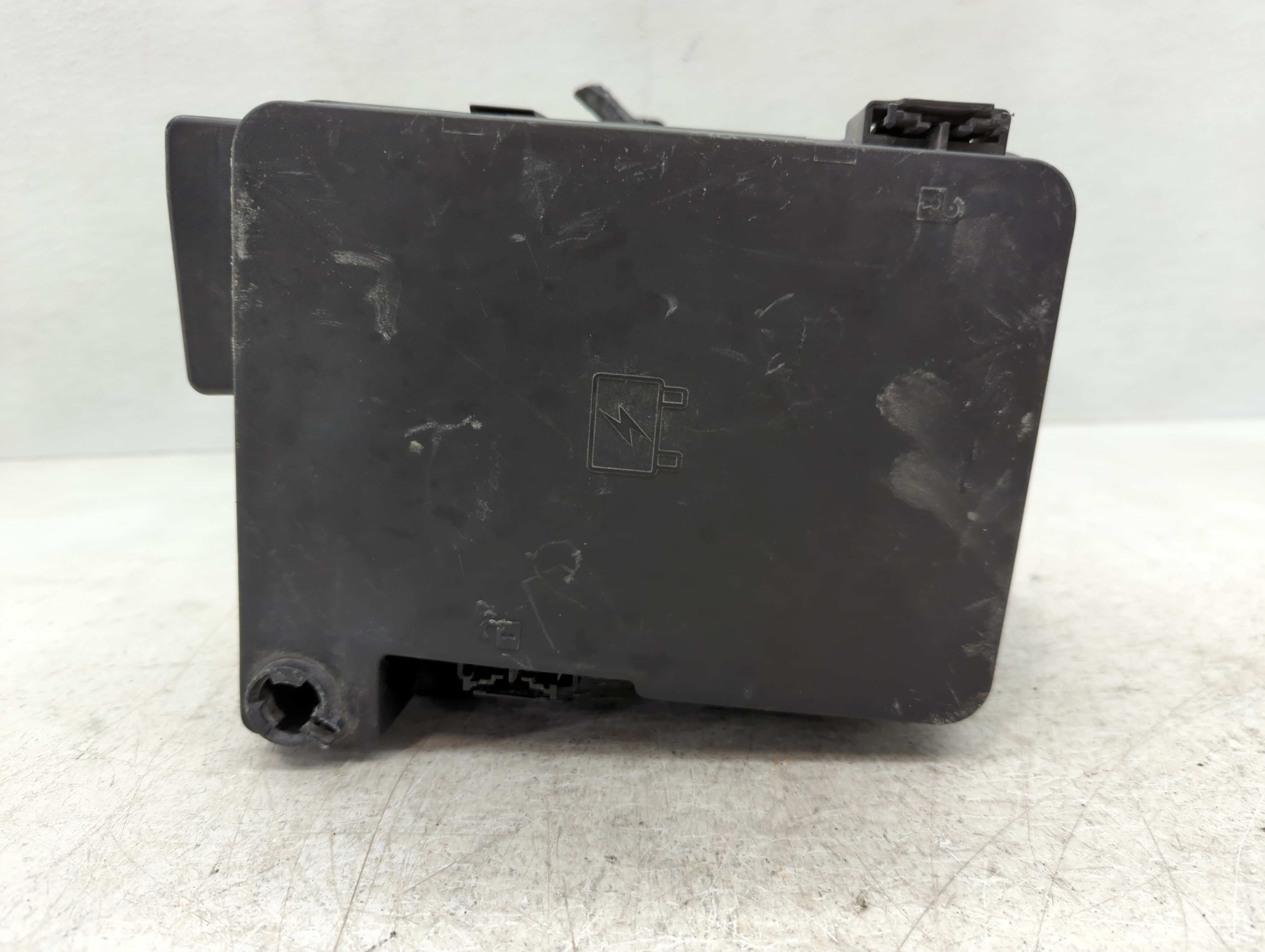 2016-2016 Gmc Terrain Fusebox Fuse Box Relay Module 23325532 1086108 - Oemusedautoparts1.com