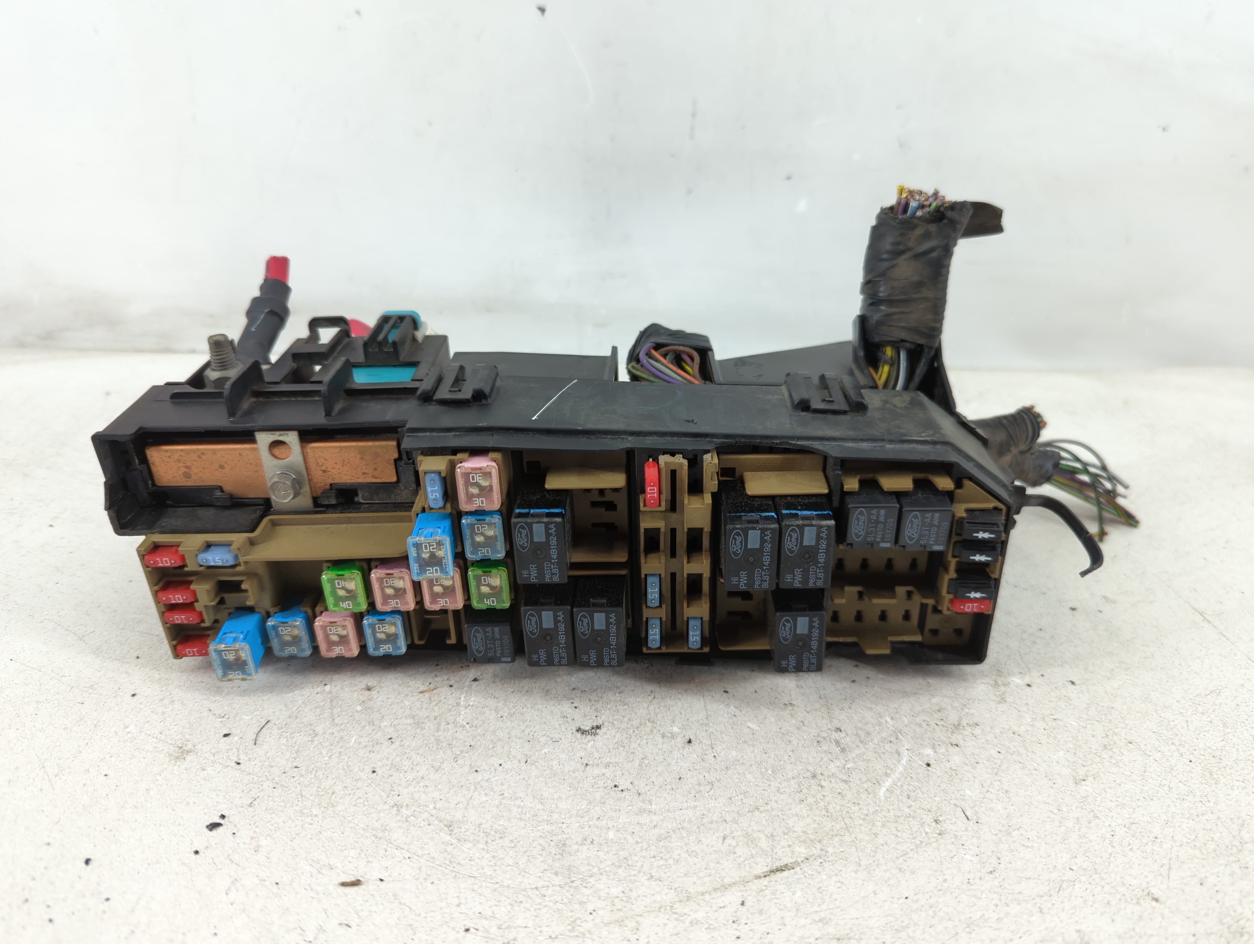 2008-2011 Ford Focus Fusebox Fuse Box Relay Module 3b00d0101-ad 1086131 - Oemusedautoparts1.com