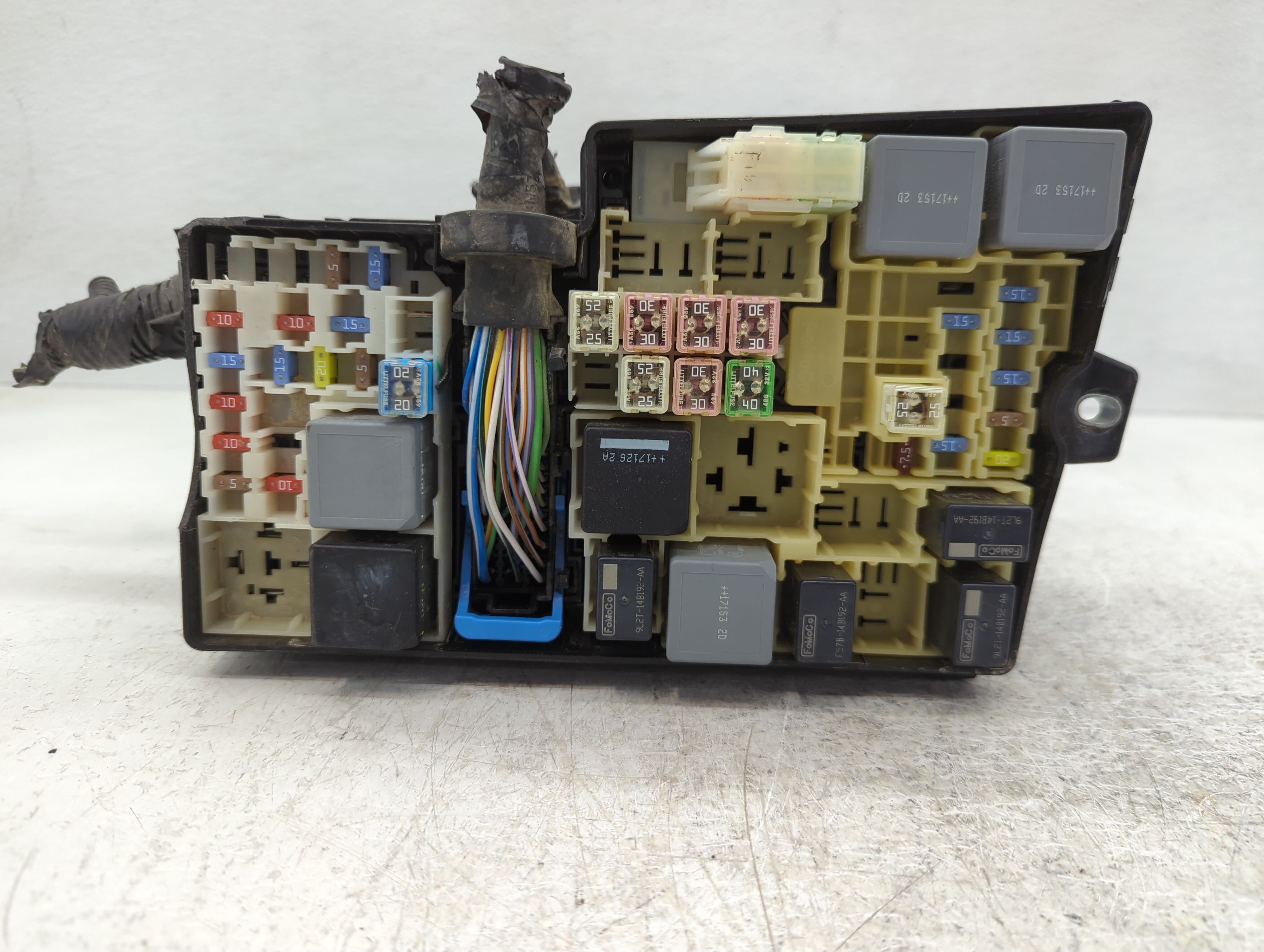 2017-2018 Ford Focus Fusebox Fuse Box Relay Module Av6t-14a067-ad 1086164 - Oemusedautoparts1.com