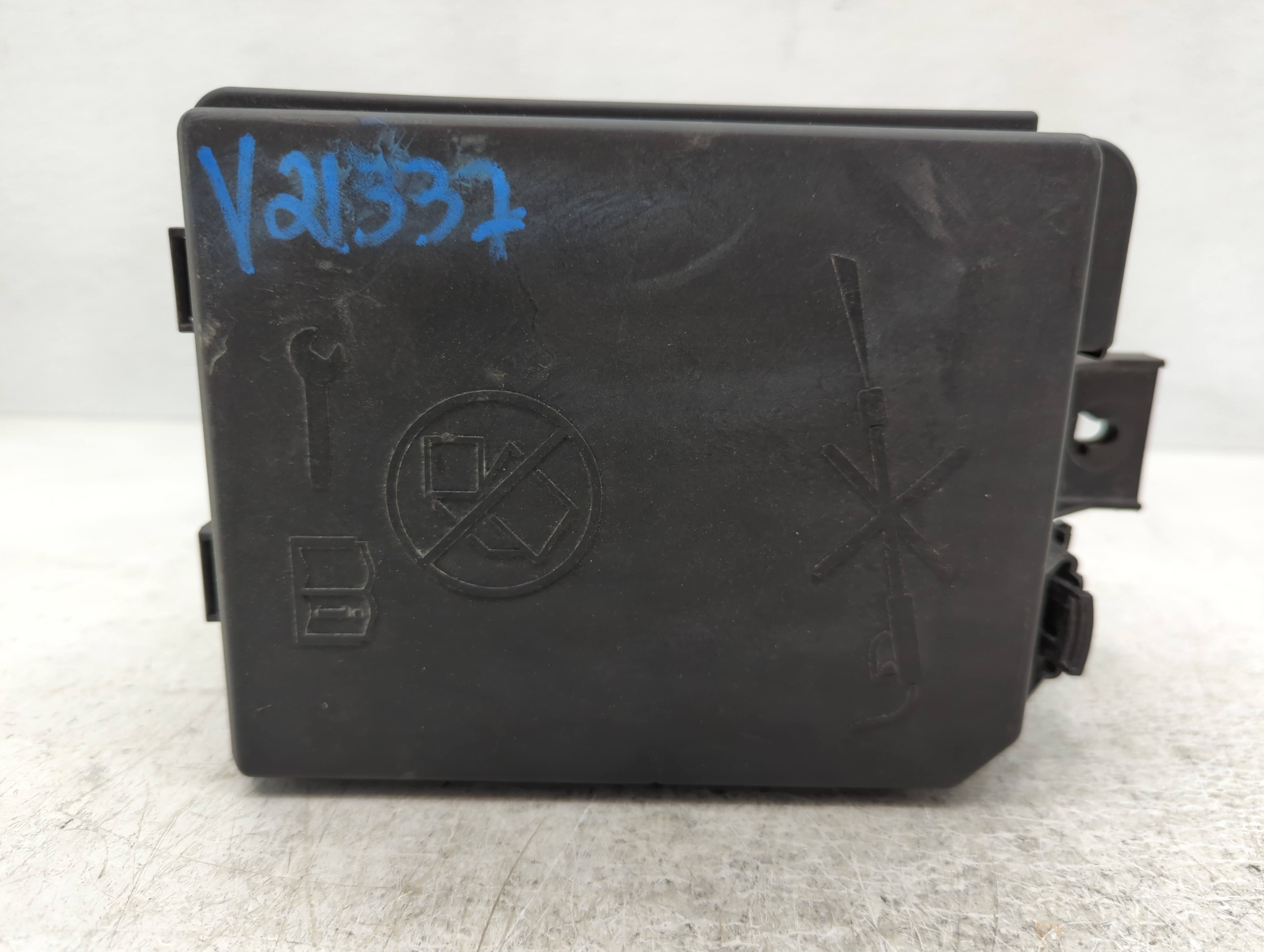 2018-2020 Buick Encore Fusebox Fuse Box Relay Module 95941608 1086169 - Oemusedautoparts1.com