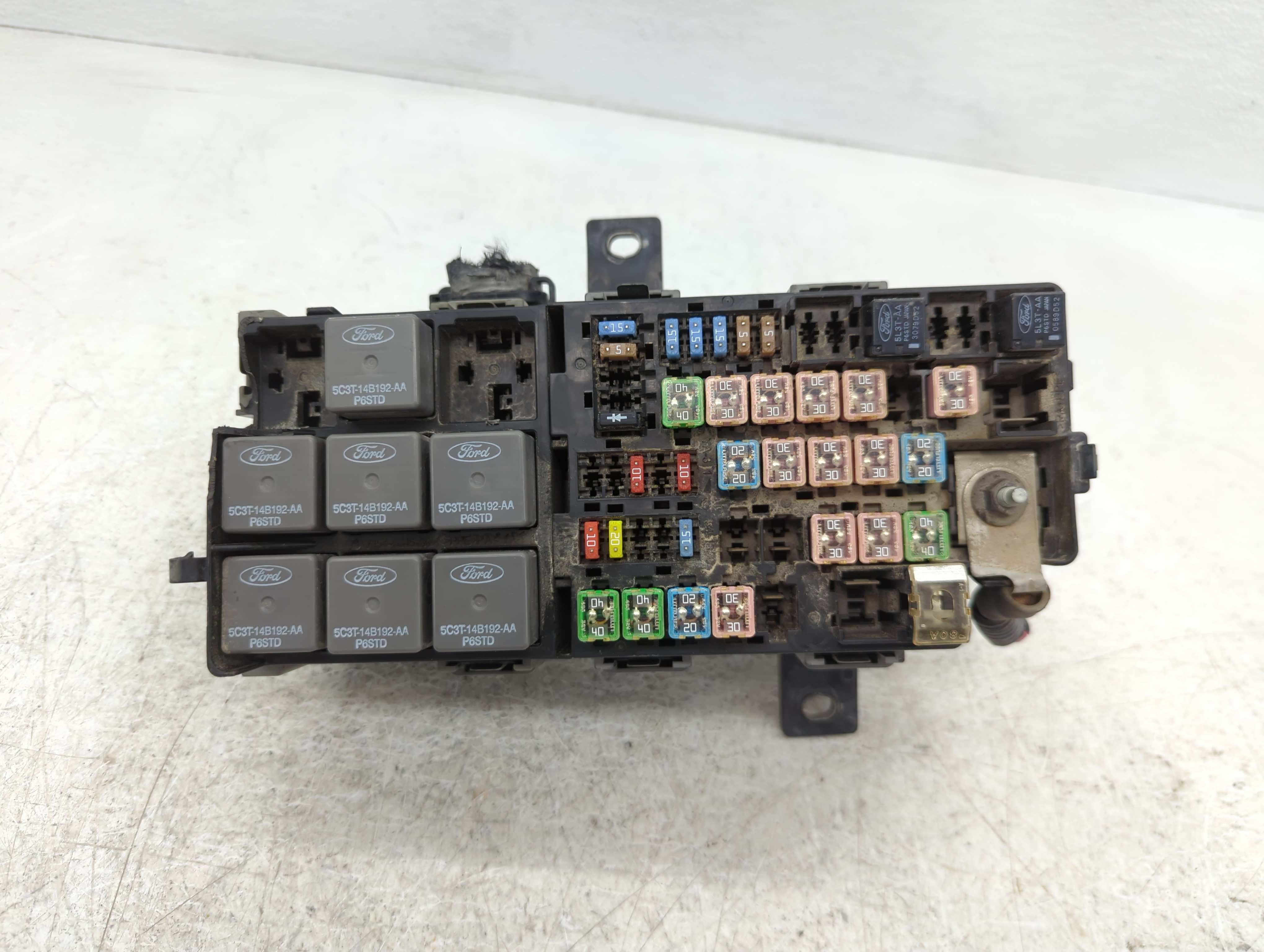 2010-2011 Ford Mustang Fusebox Fuse Box Relay Module Ar3t-14a003-ab 1086172 - Oemusedautoparts1.com