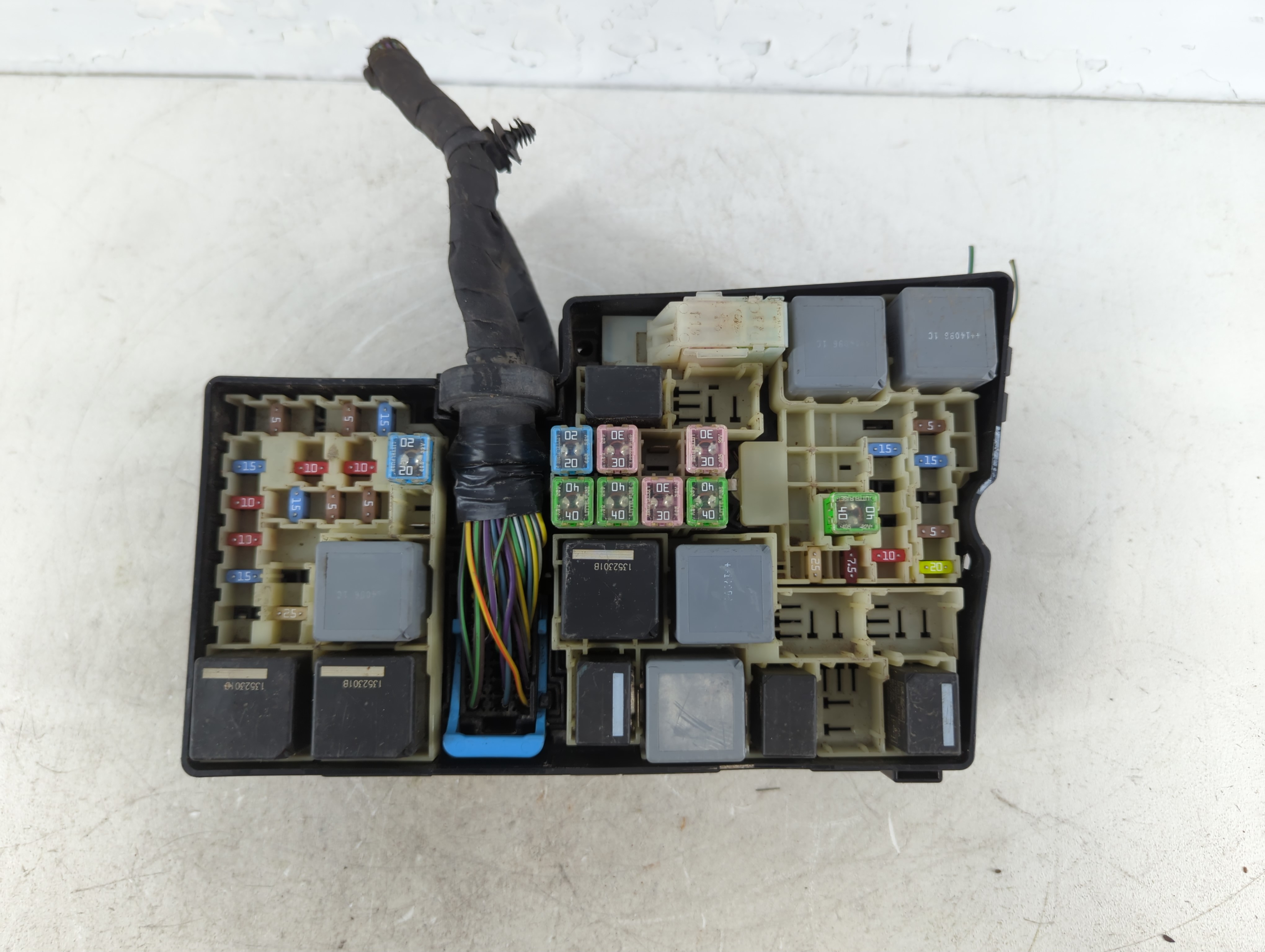 Picture of 2014-2015 Ford Transit Connect Fusebox Fuse Box Relay Module 1086201