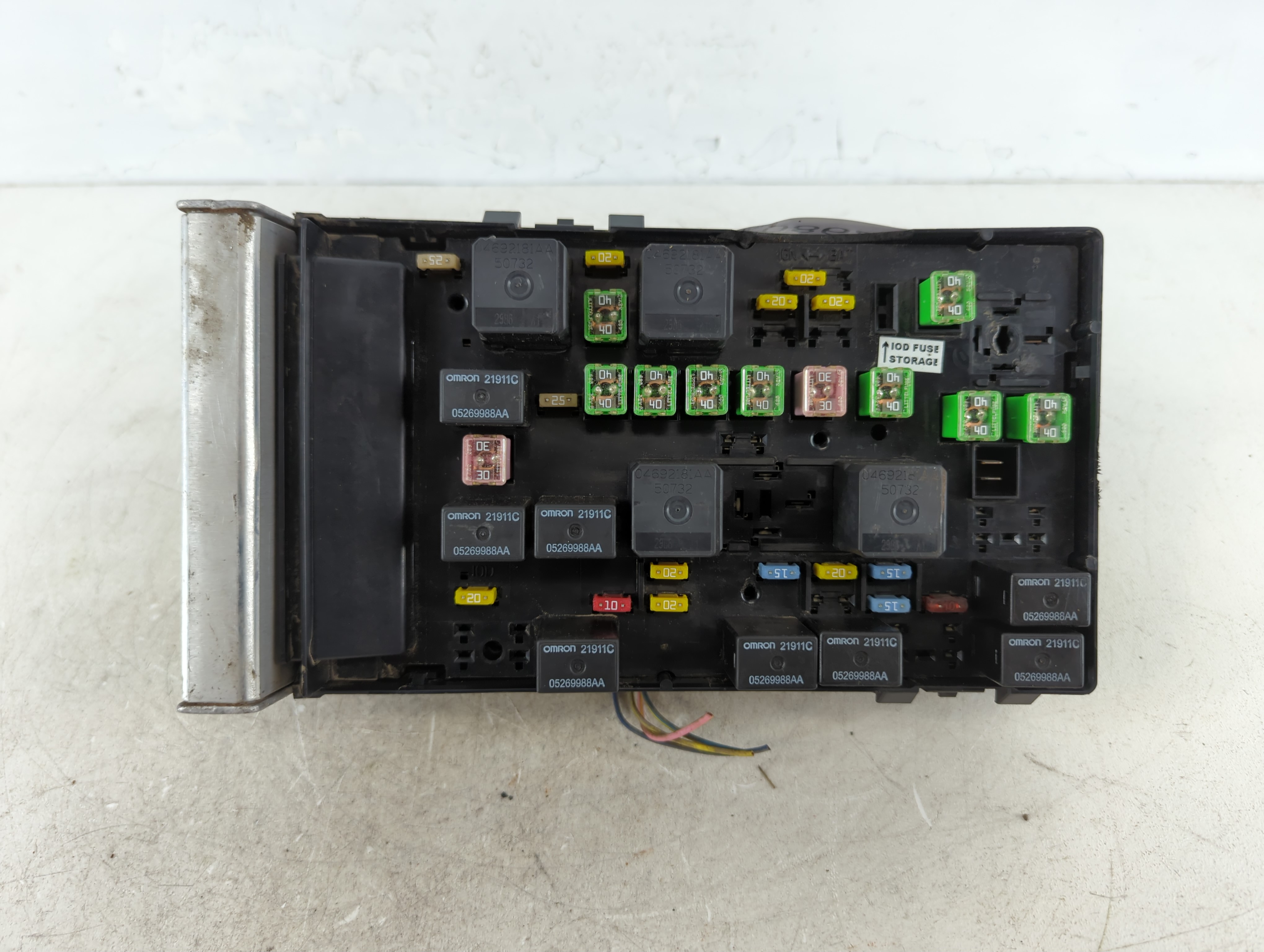 2006-2007 Chrysler Town & Country Fusebox Fuse Box Relay Module 1086229 - Oemusedautoparts1.com