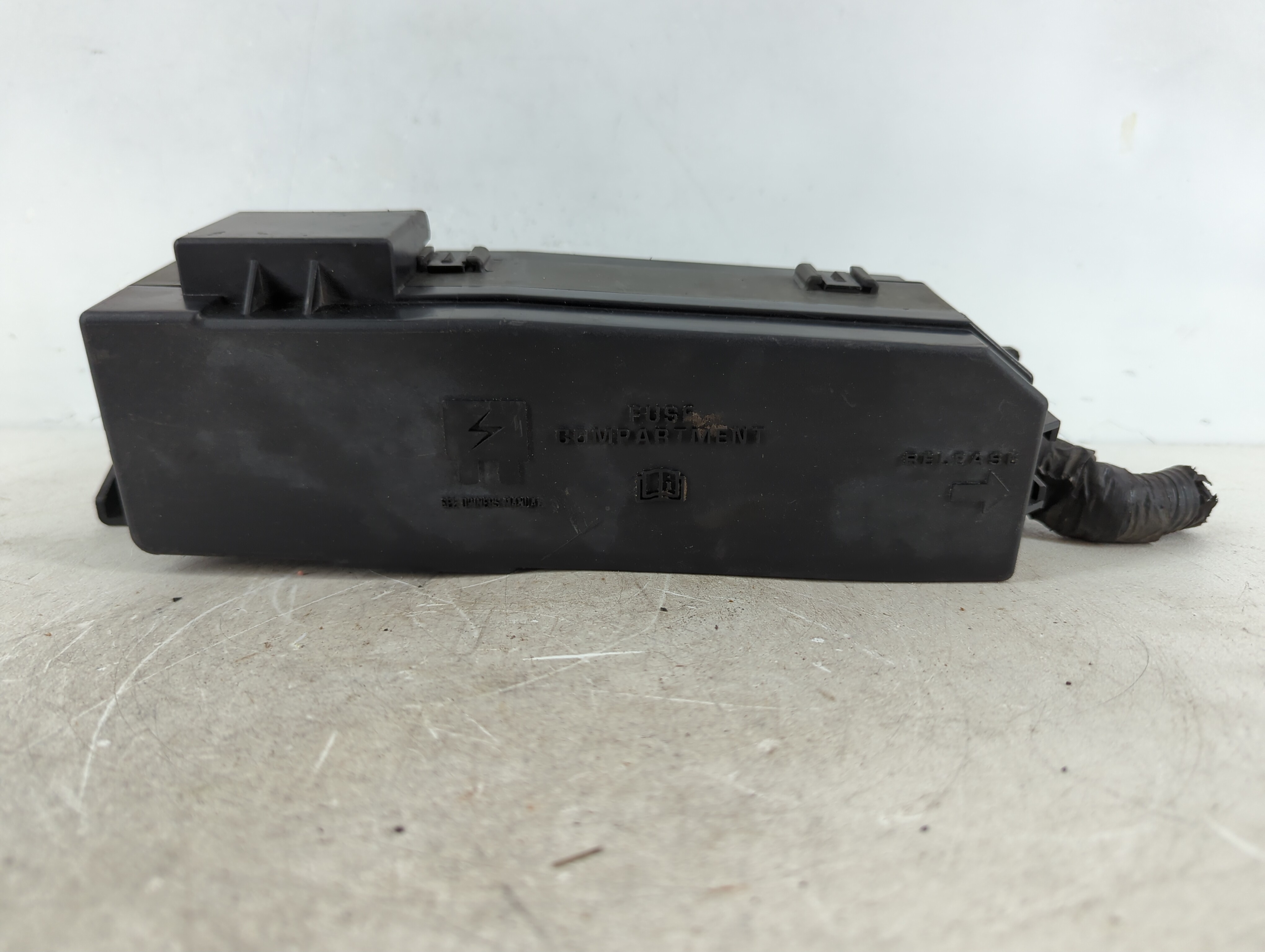 Picture of 2005-2006 Mazda Tribute Fusebox Fuse Box Relay Module 90293 1086231