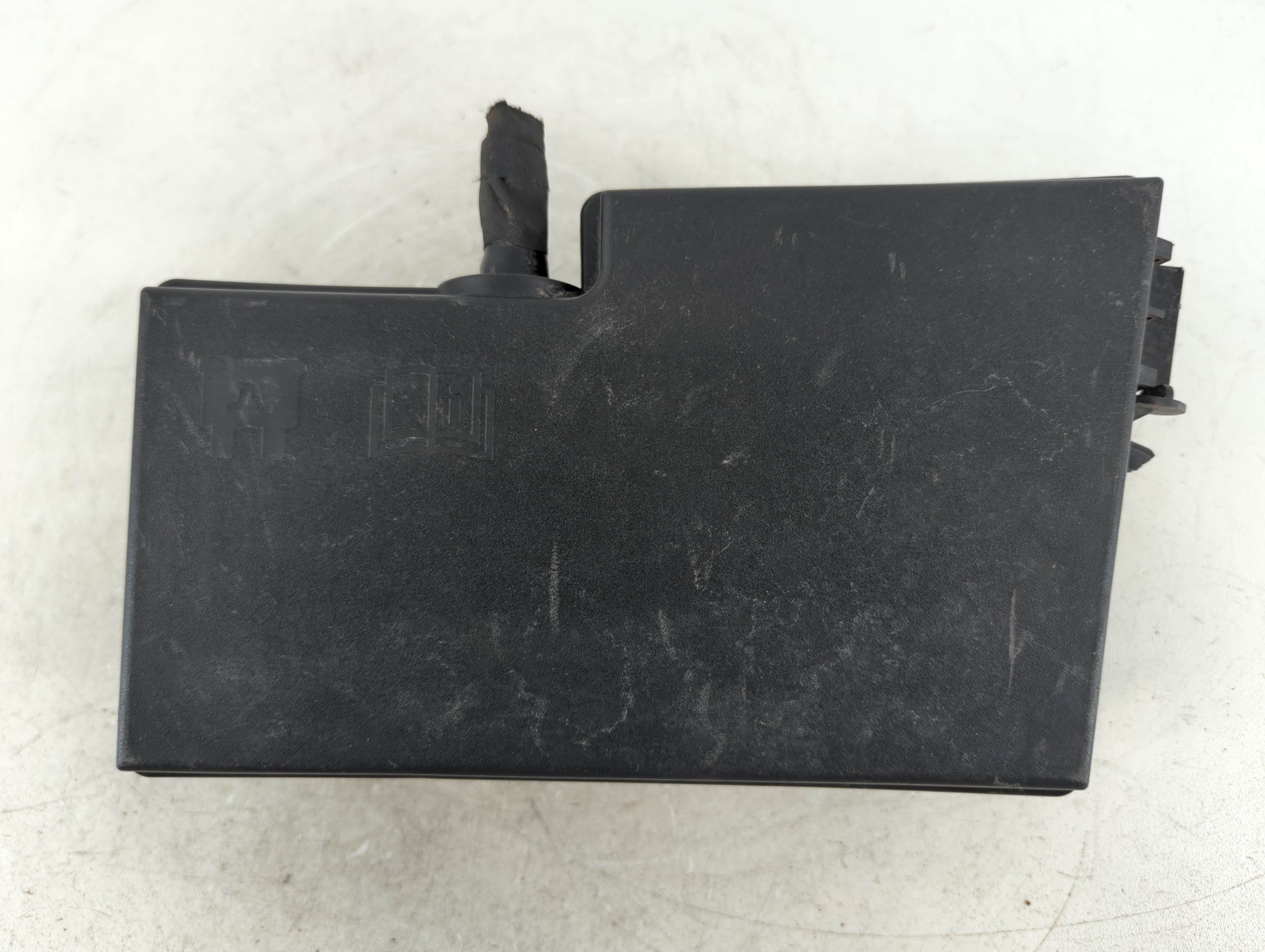 2011-2012 Lincoln Mkz Fusebox Fuse Box Relay Module Av6t-14a067-ac 1086234 - Oemusedautoparts1.com