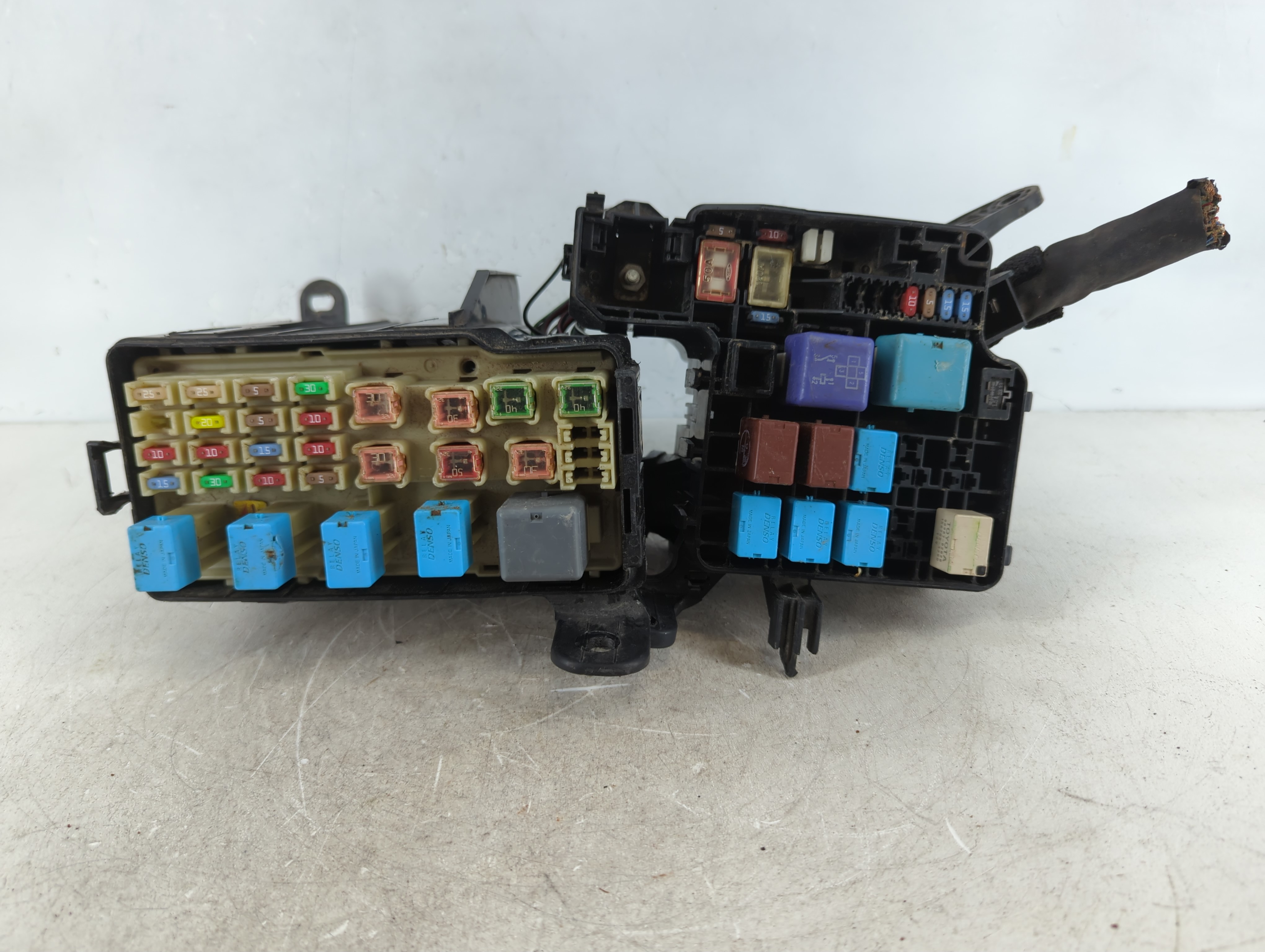 2004-2006 Toyota Camry Fusebox Fuse Box Relay Module 1086235 - Oemusedautoparts1.com