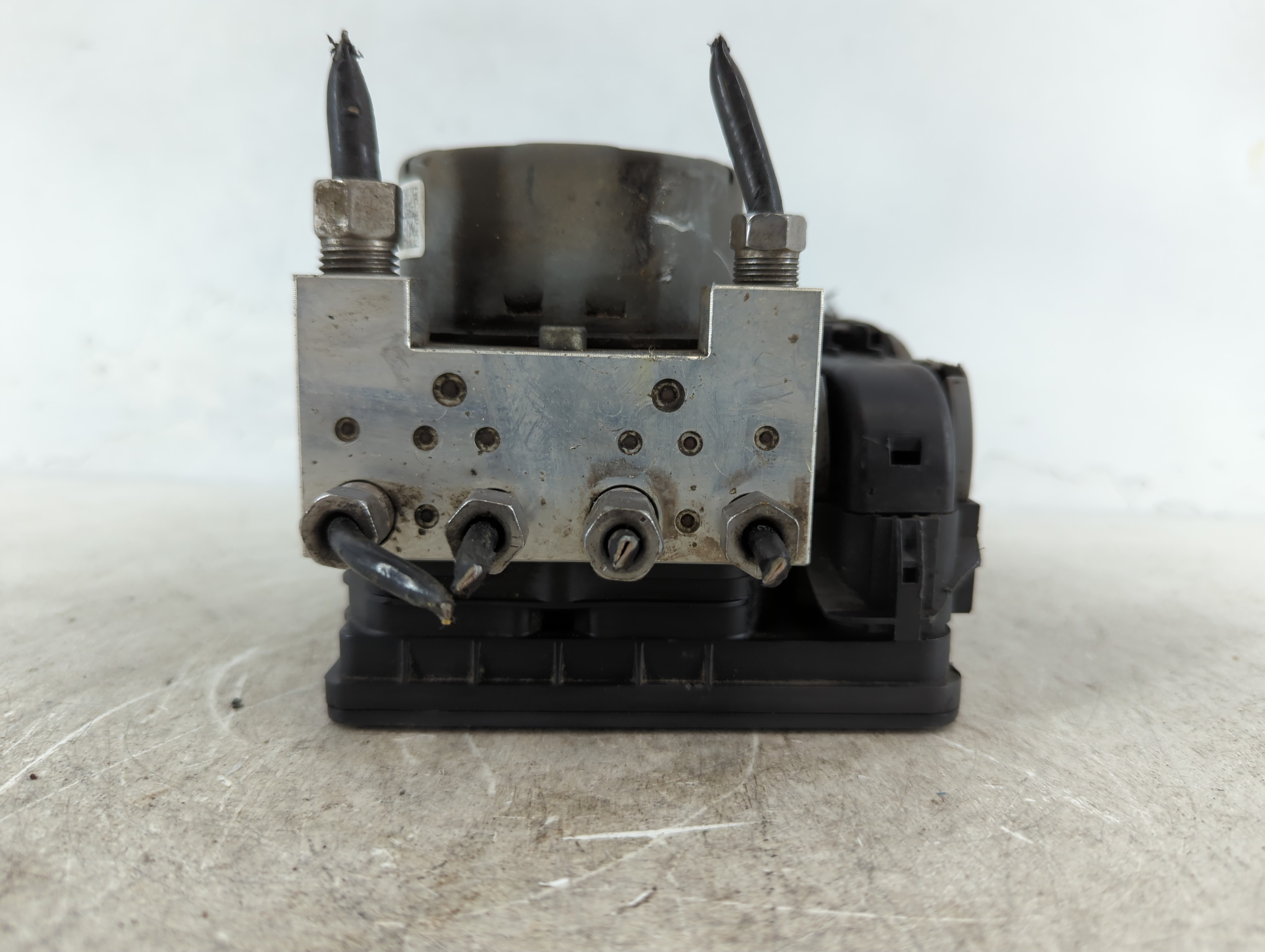 2015-2016 Chrysler 300 Abs Pump Control Module 1086303 - Oemusedautoparts1.com