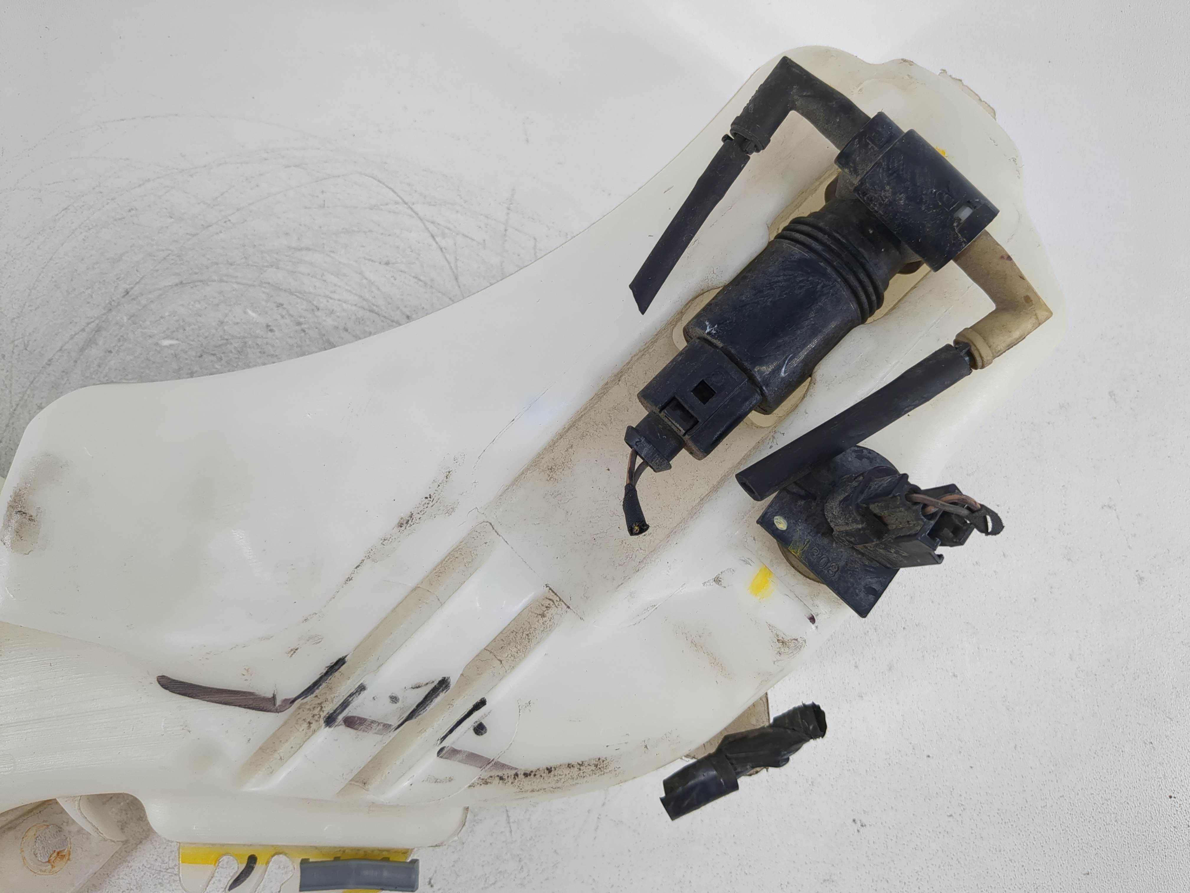 2013 Dodge Journey Windshield Washer Fluid Reservoir Bottle Oem 1086346 - Oemusedautoparts1.com