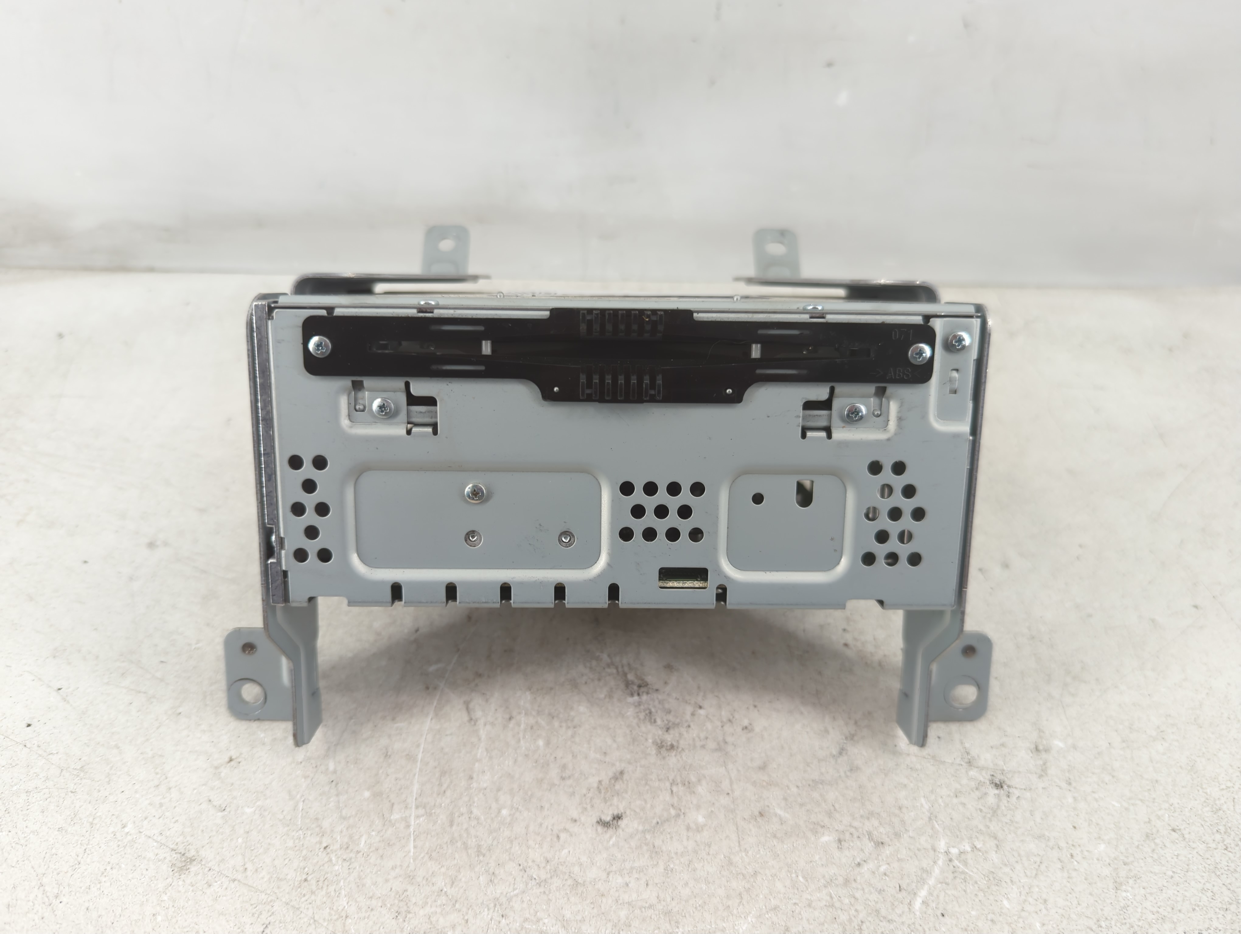 2016-2017 Ford Taurus Am Fm Cd Player Radio Receiver 1086425 - Oemusedautoparts1.com