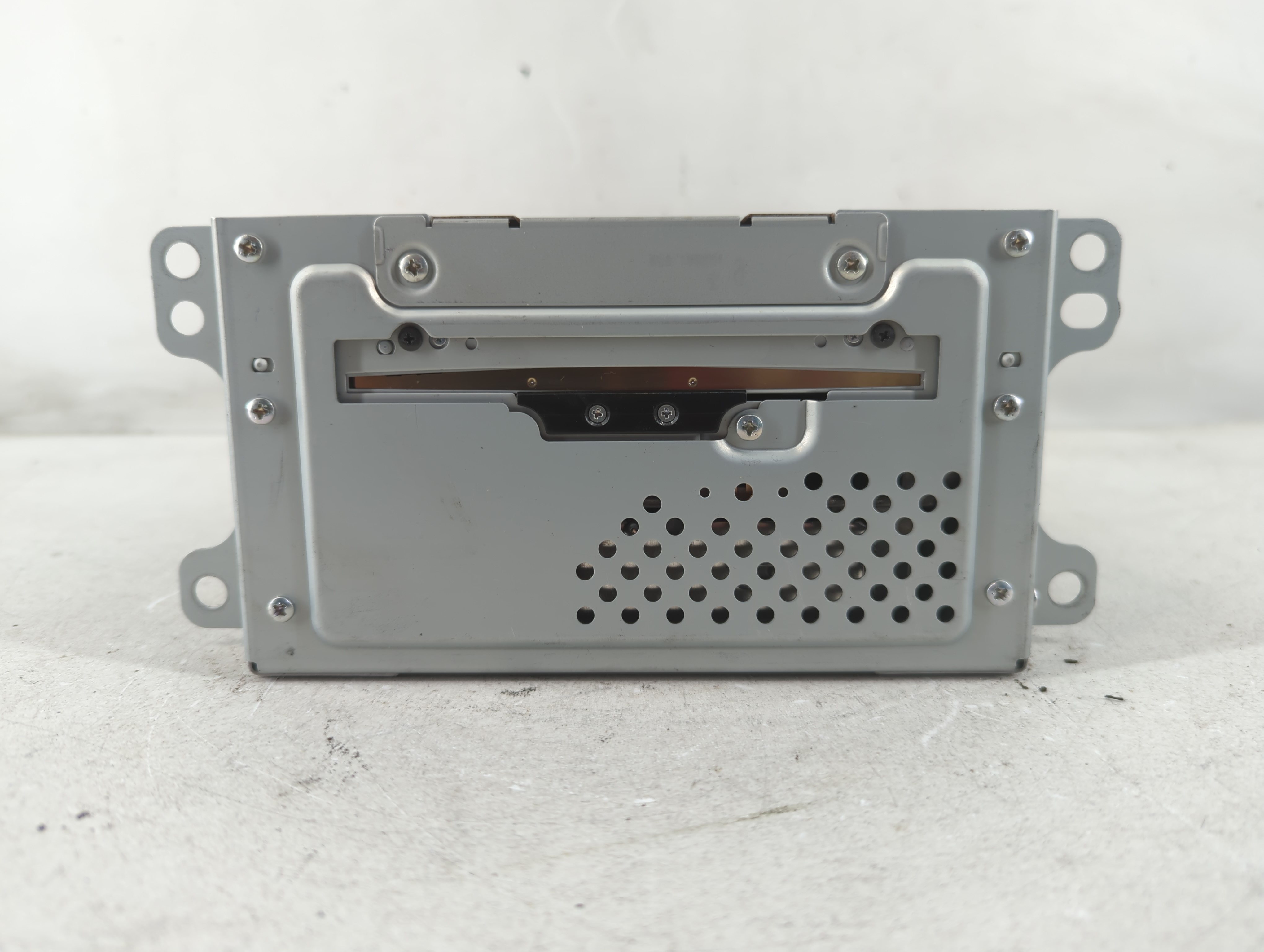2011-2011 Chevrolet Volt Am Fm Cd Player Radio Receiver 1086587 - Oemusedautoparts1.com