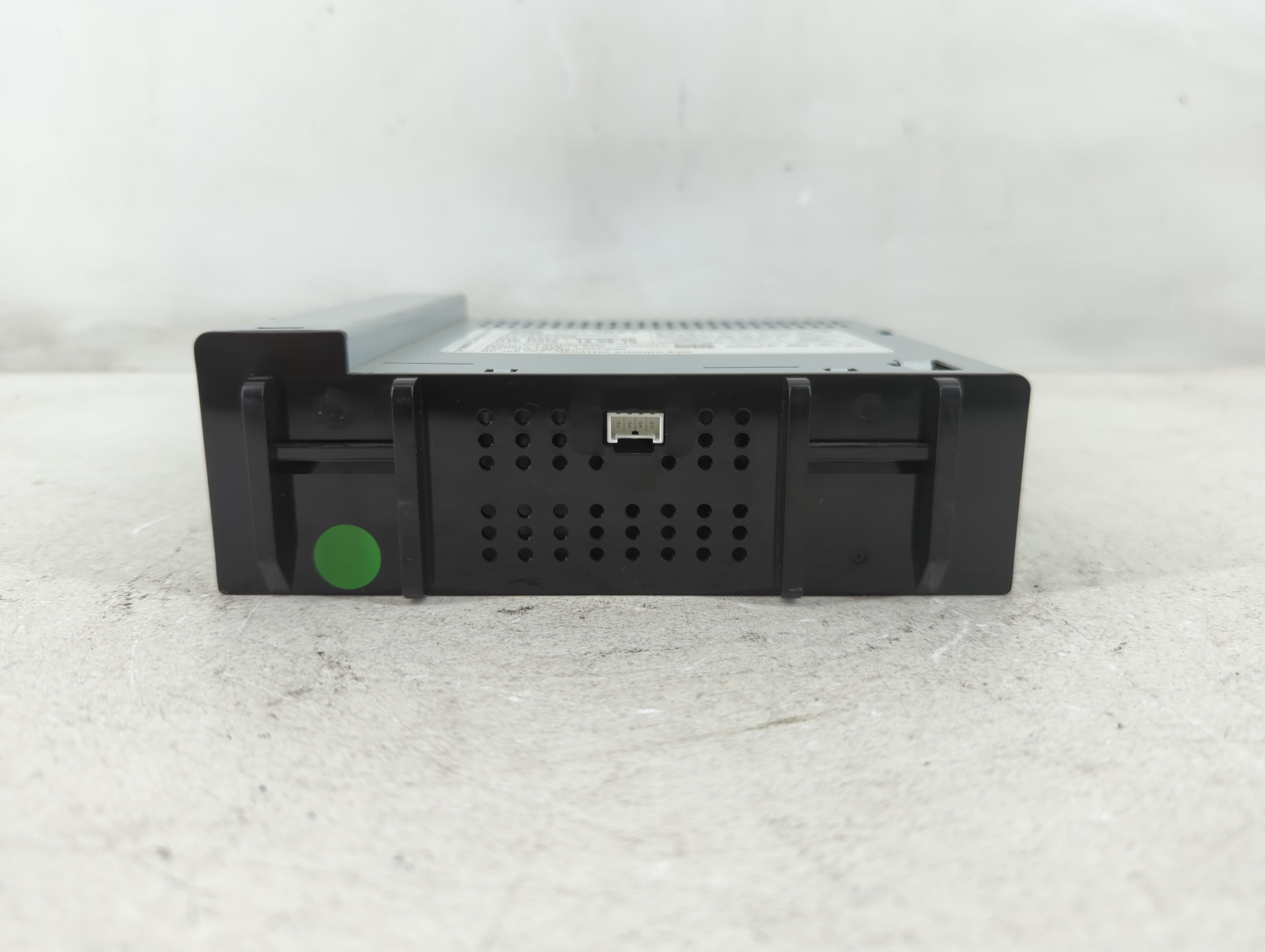 2016-2016 Chevrolet Silverado 1500 Am Fm Cd Player Radio Receiver 1086623 - Oemusedautoparts1.com