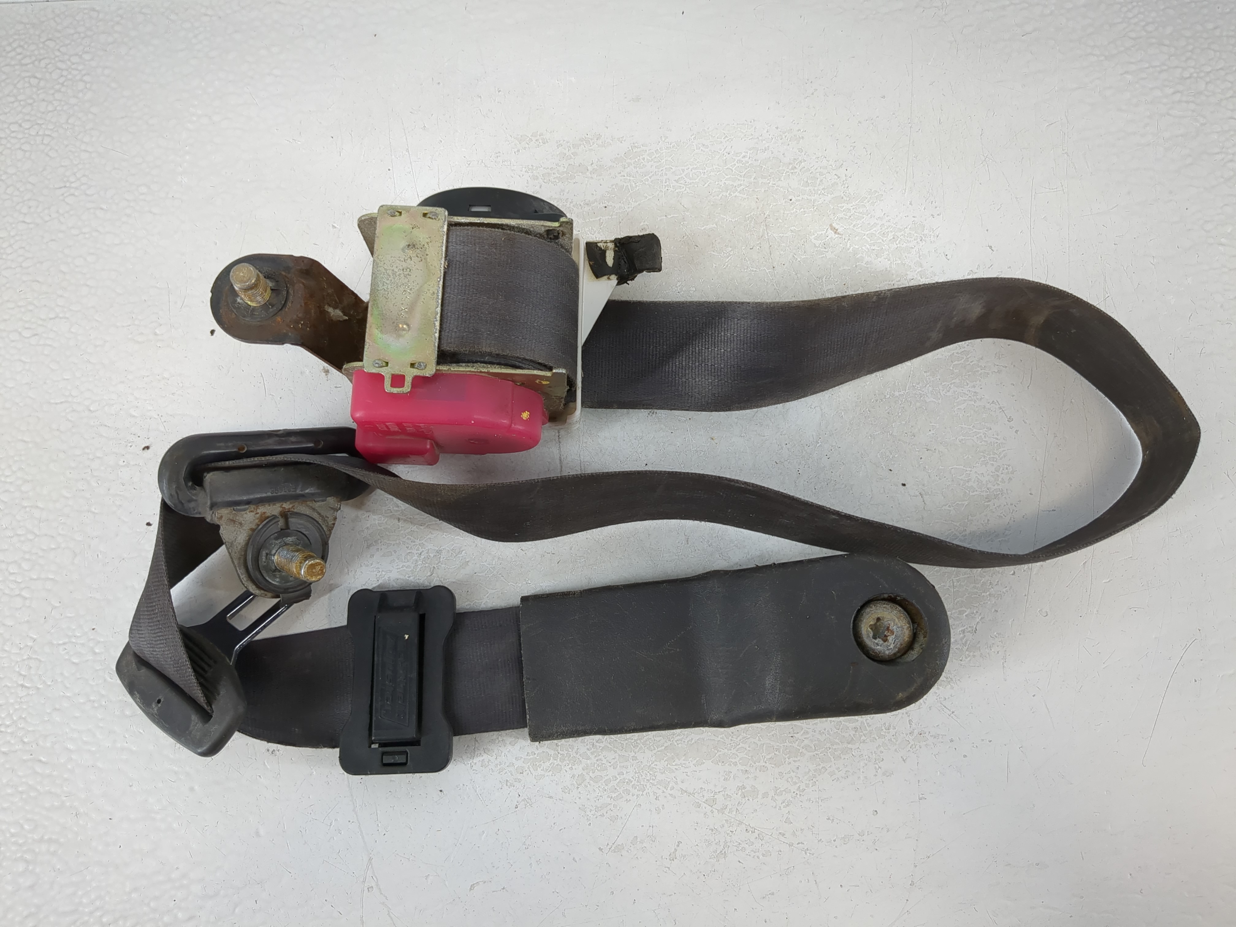 2001-2004 Ford Mustang Passenger Front Seatbelt Retractor 1086797 - Oemusedautoparts1.com