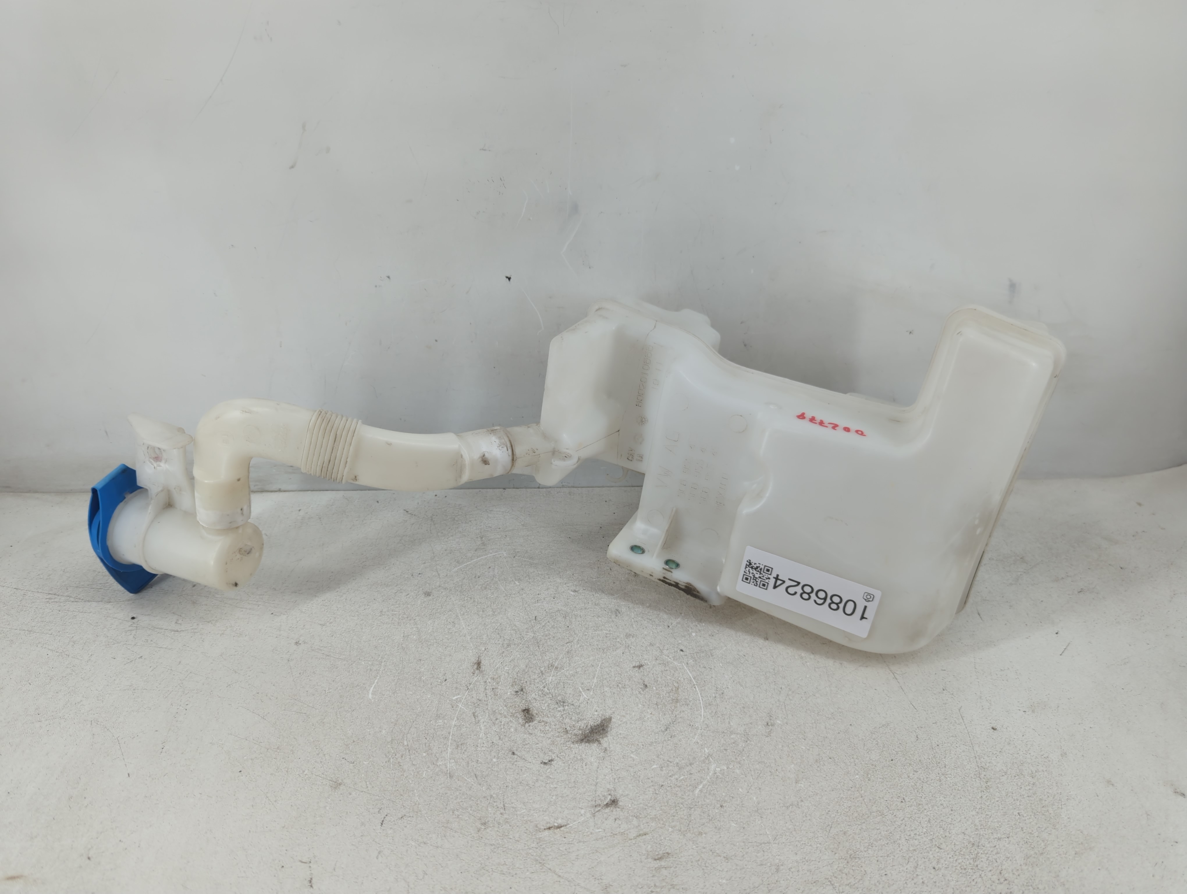 2011-2018 Volkswagen Jetta Windshield Washer Fluid Reservoir Bottle Oem 1086824 - Oemusedautoparts1.com