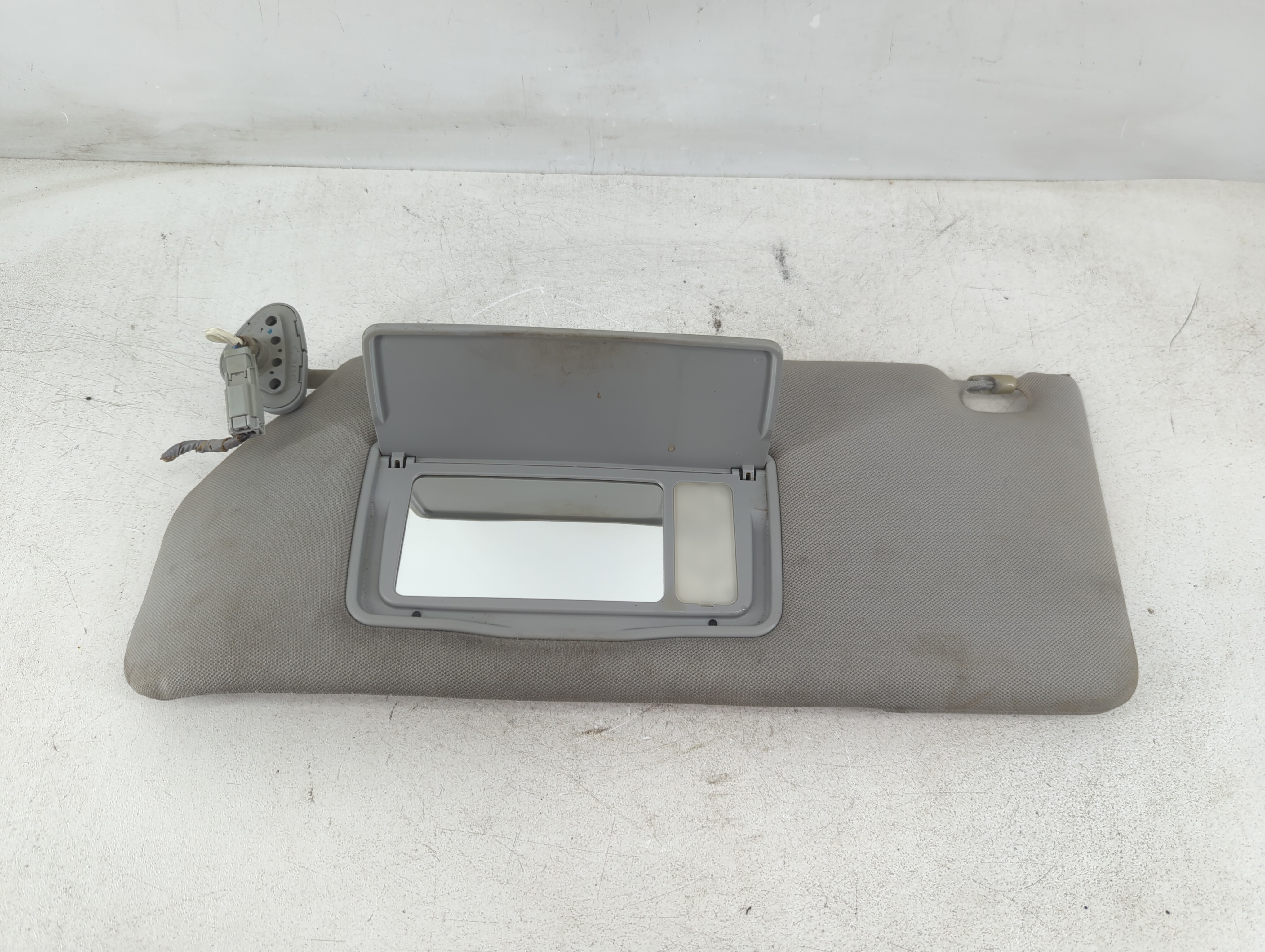 2006-2010 Honda Odyssey Driver Sun Visor Mirror Left Sunvisor Grey 1086853 - Oemusedautoparts1.com