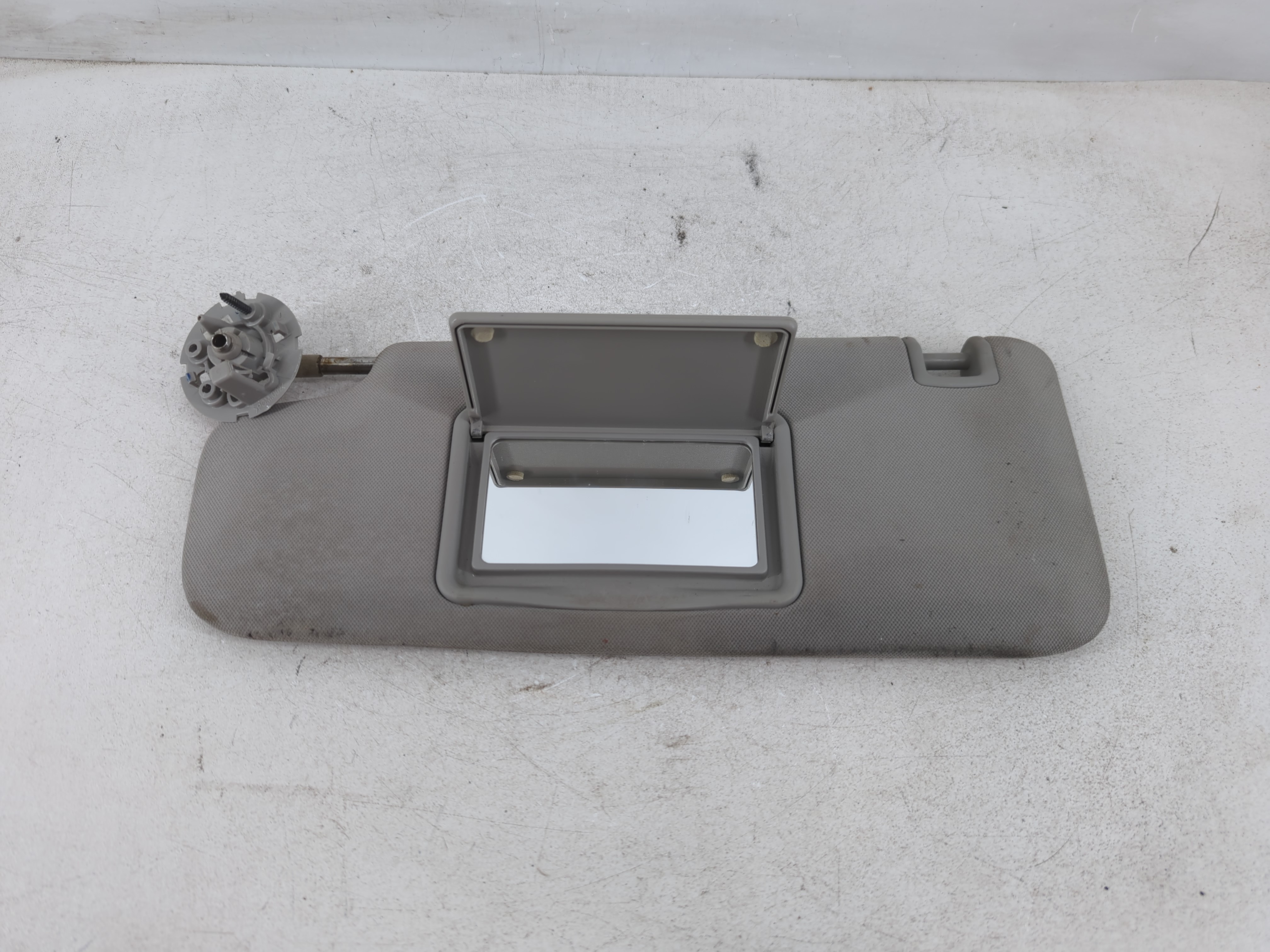 2004-2012 Chevrolet Malibu Driver Sun Visor Mirror Left Sunvisor Grey 1086884 - Oemusedautoparts1.com