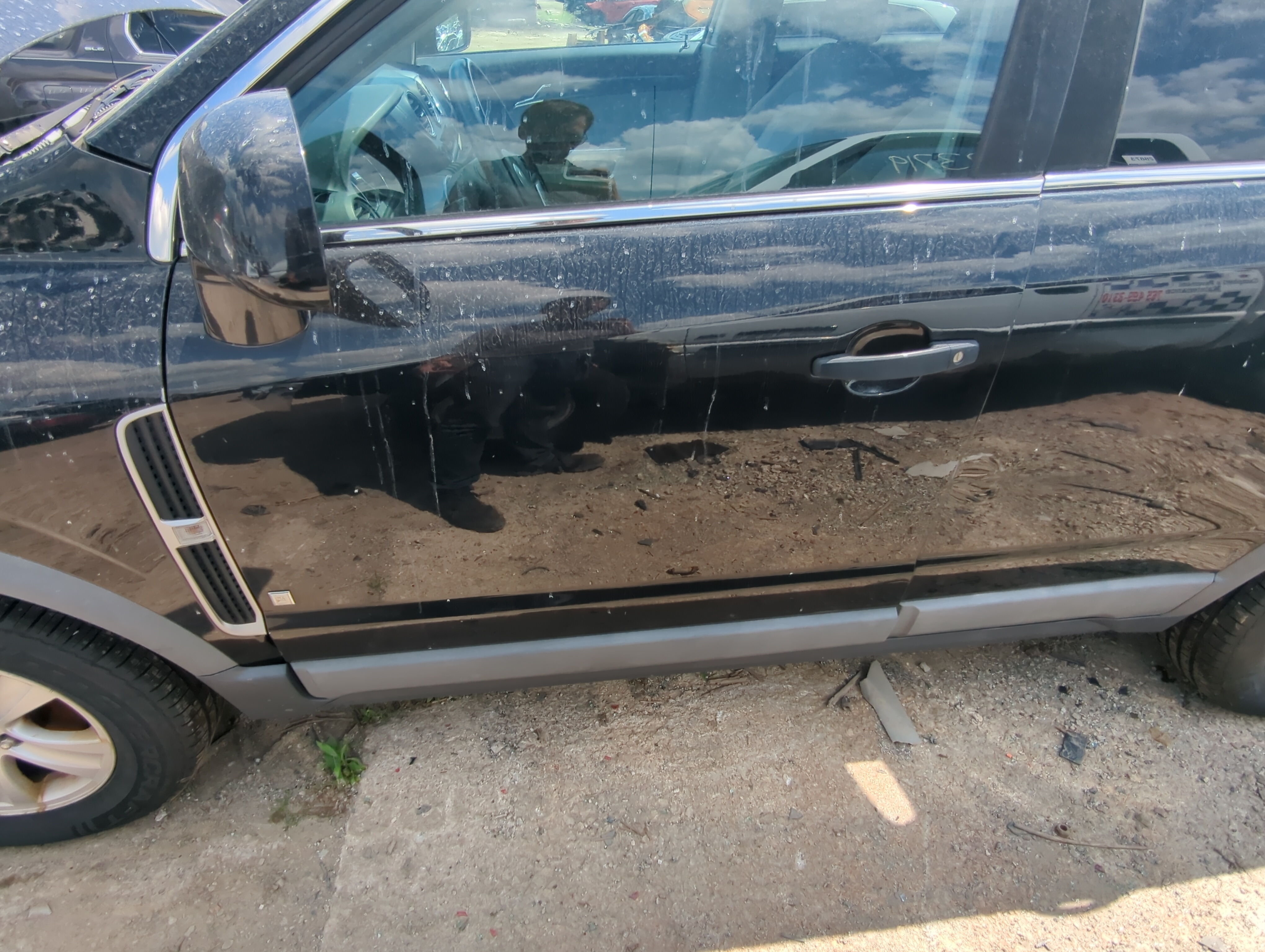 Picture of 2008-2010 Saturn Vue Driver Front Door Oem 1086937