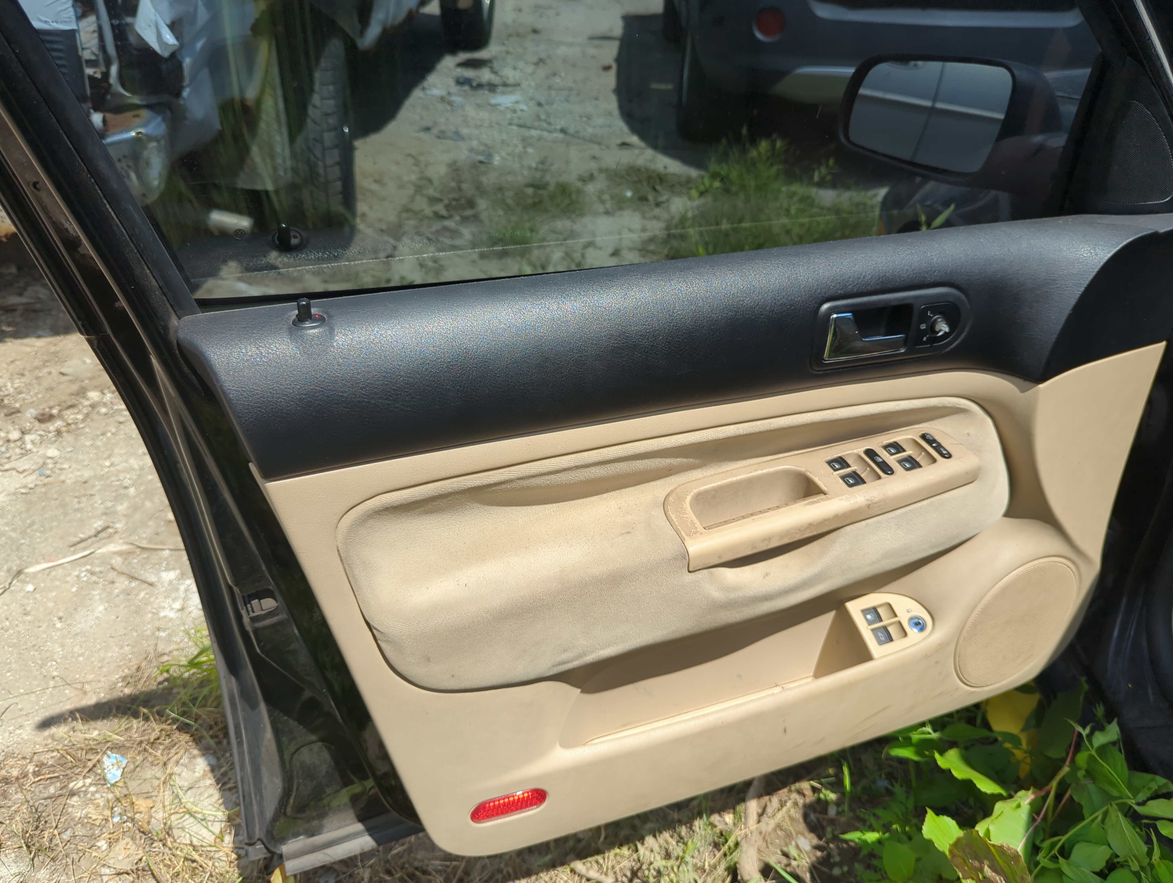 Picture of 2002 Volkswagen Jetta Front Left Driver Interior Door Panel Trim 1087188